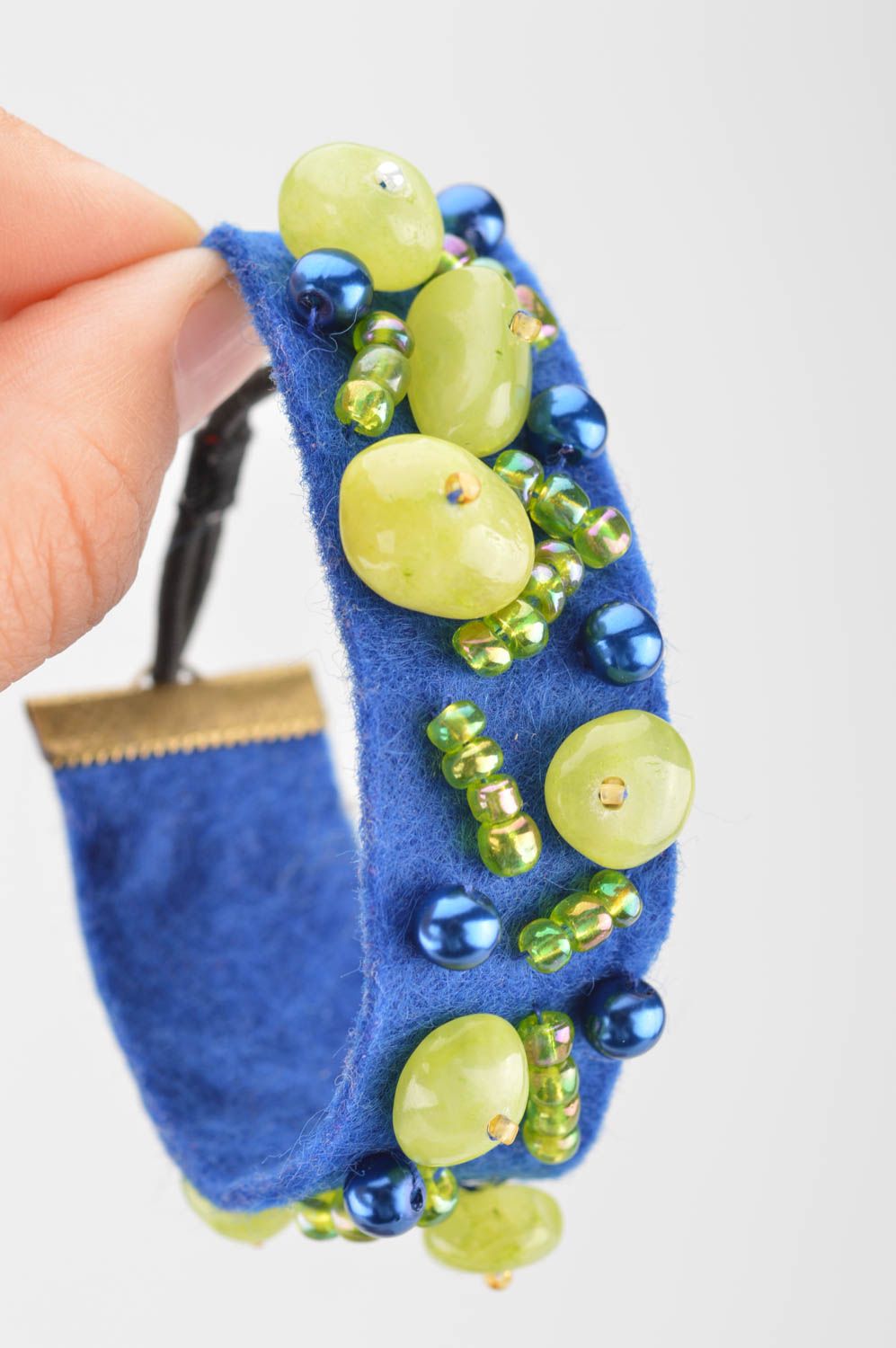 Unusual cute handmade blue wrist bracelet made of felt with green beads photo 3