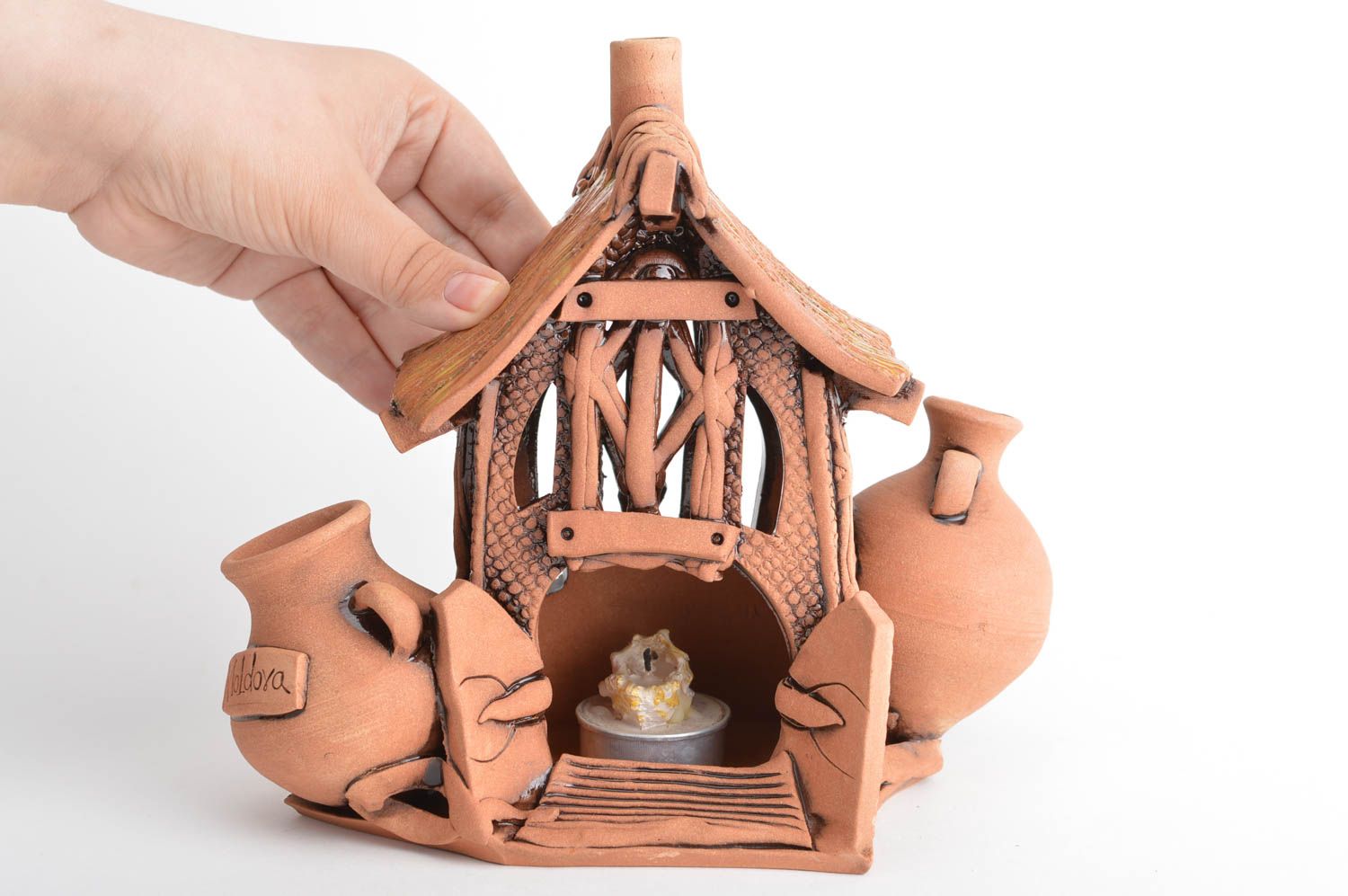 Candelero de cerámica decorativo hecho a mano para una vela casita foto 3