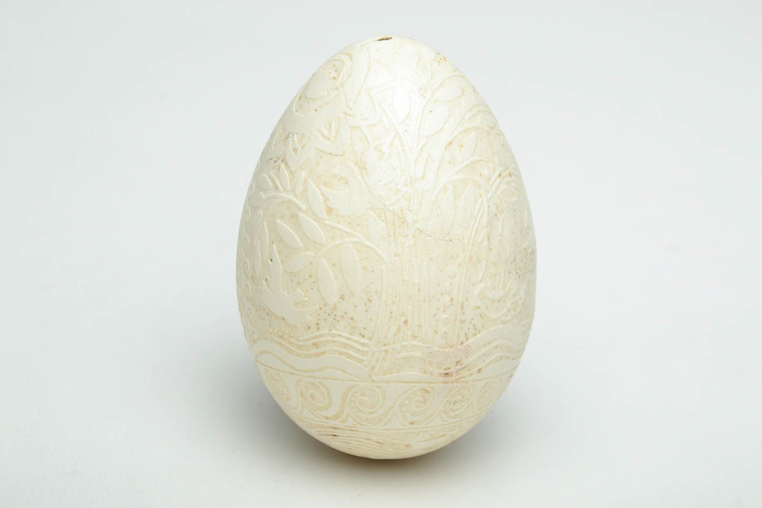 Handmade Easter egg with exquisite ornament photo 4