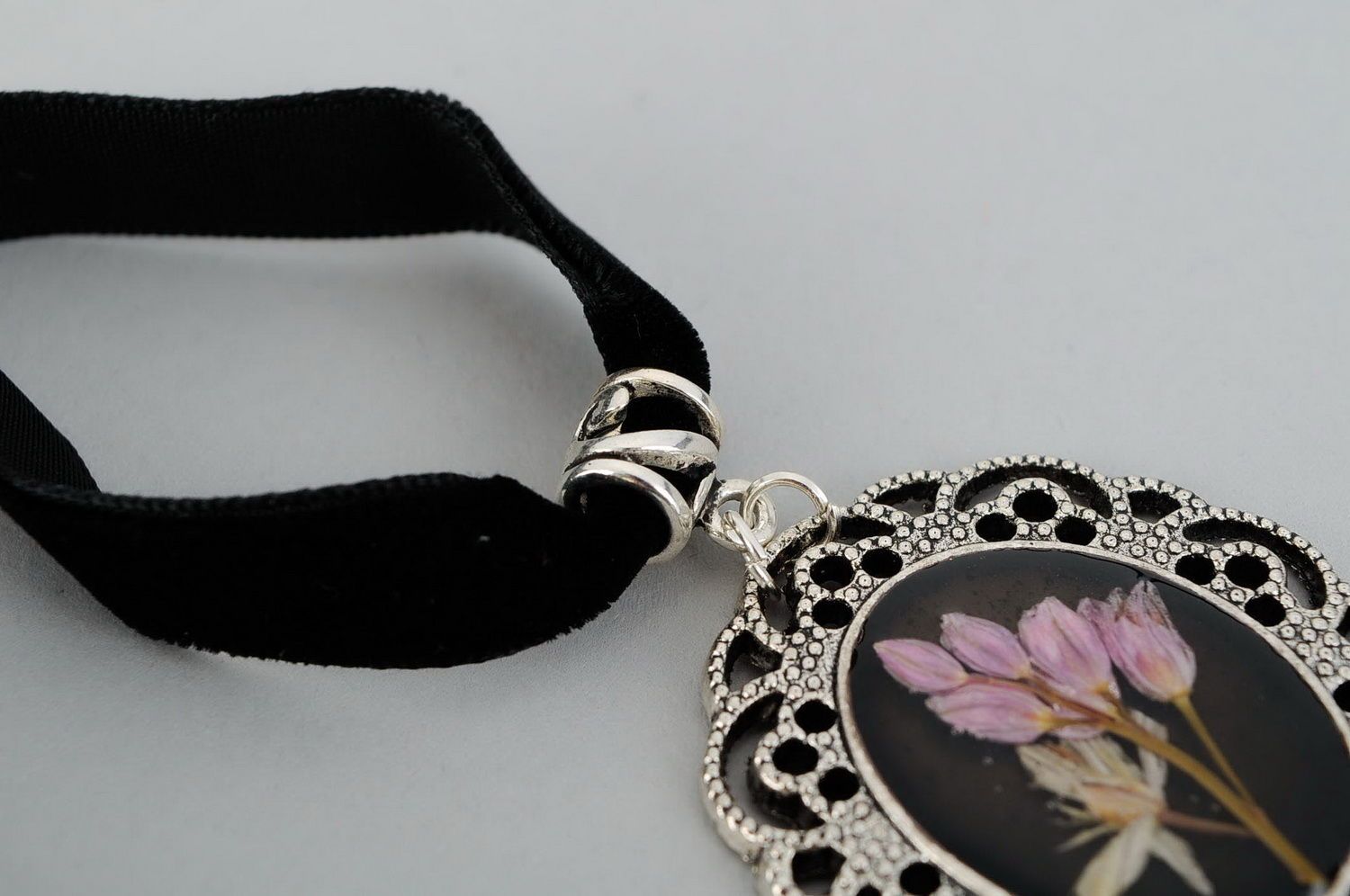 Pendant with real flowers and epoxy  photo 1