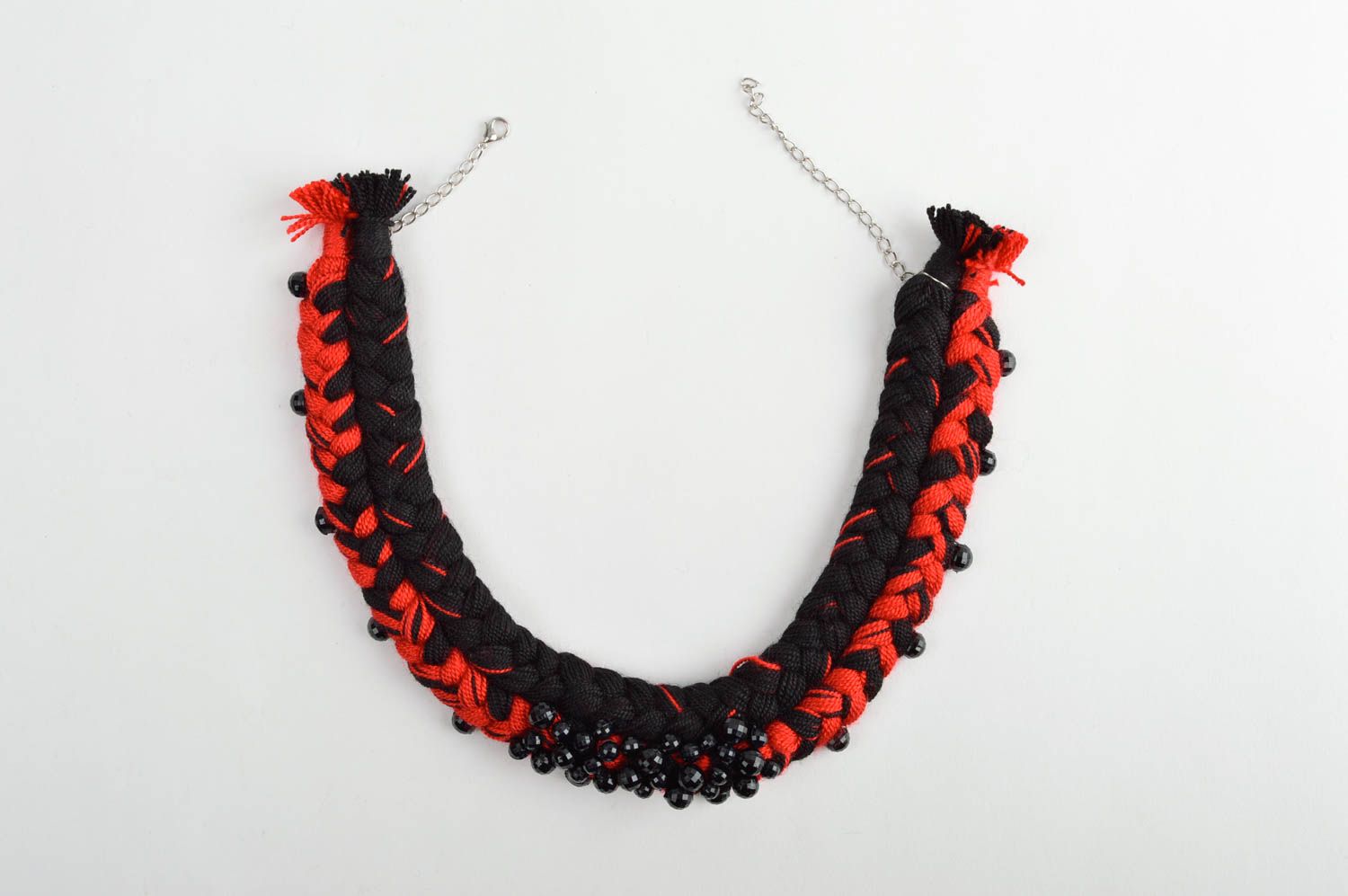 Collier textile Bijou fait main noir et rouge tressage fils Accessoire femme photo 5