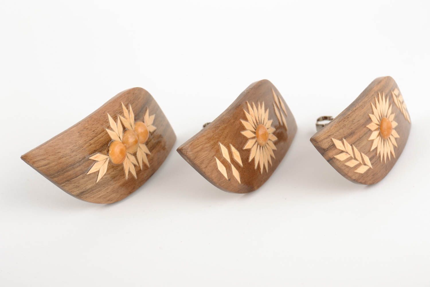 Braune Damen Haarspangen aus Holz mit Blumenmuster stilvoll handmade Set 3 Stück foto 3