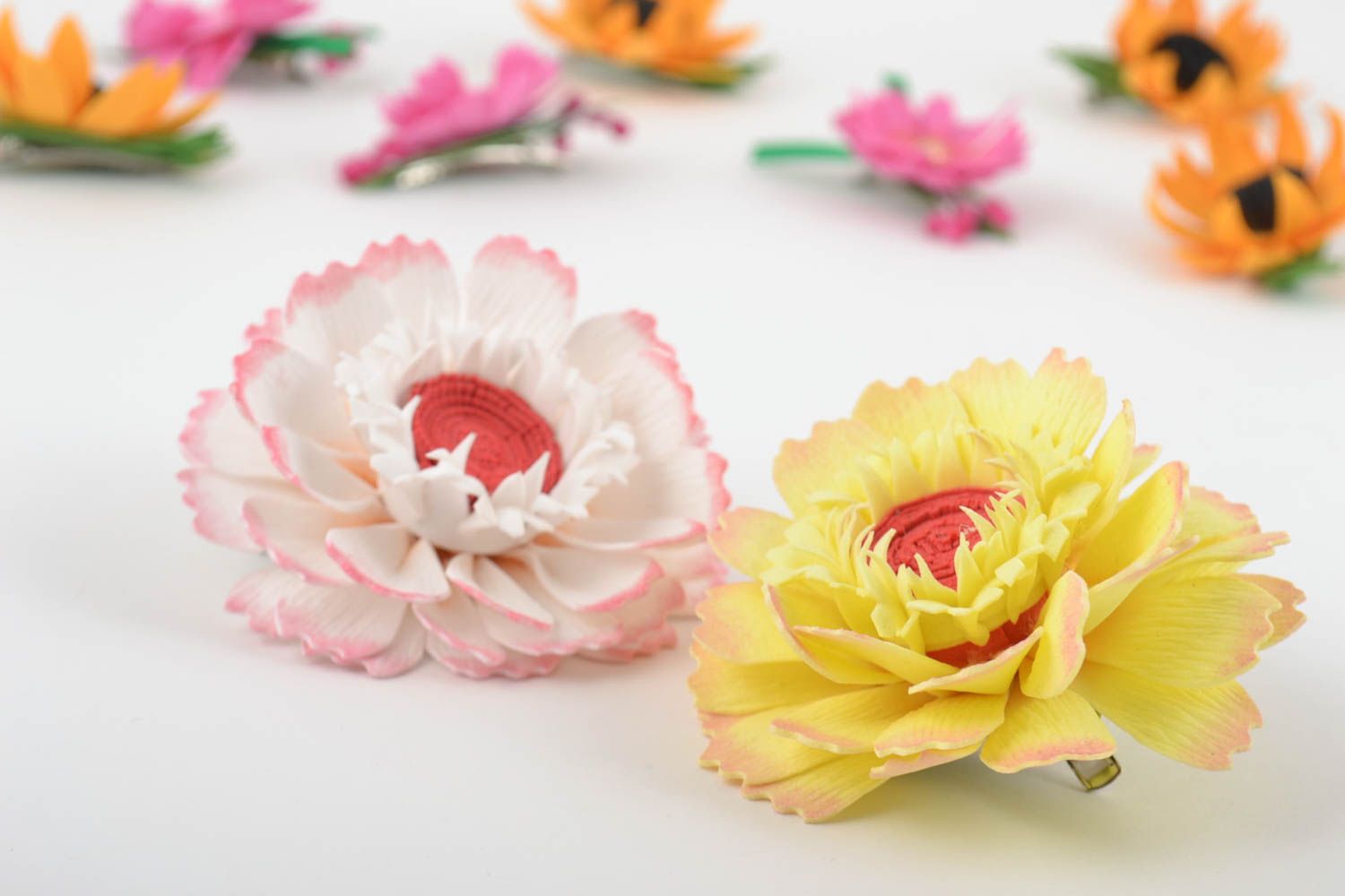 Ensemble d'accessoires faits main en foamiran broche barrette forme de fleurs photo 1