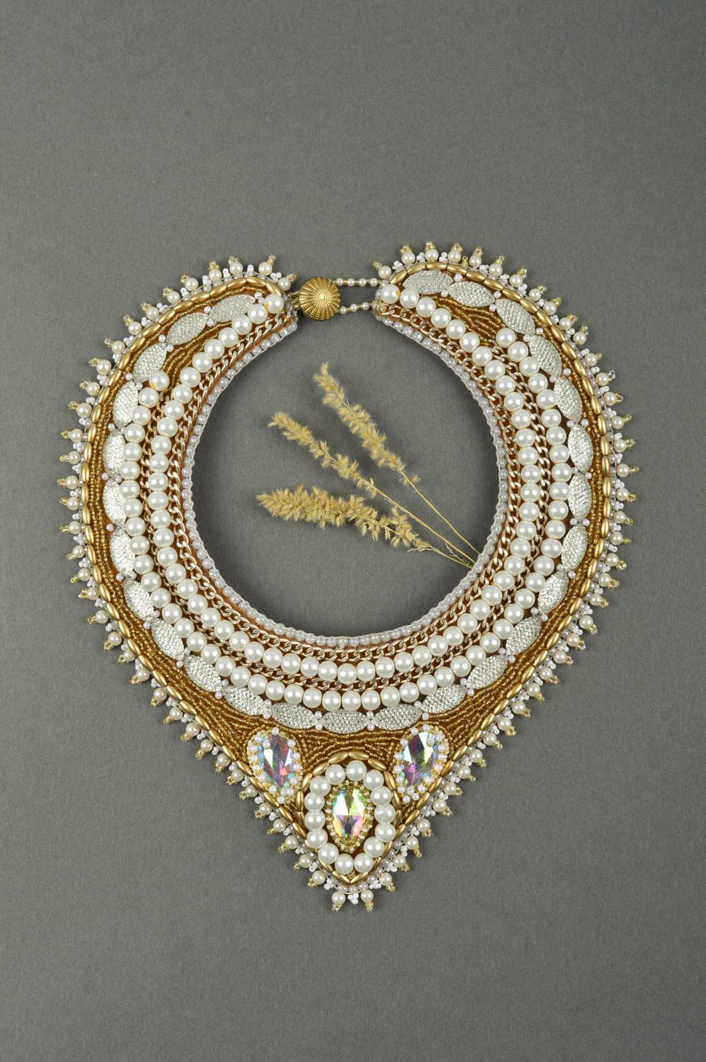 Collier large Bijou fait main couleur d'or perles rocaille Accessoire pour femme photo 1