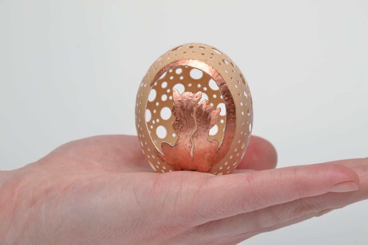 Engraved designer chicken egg with pattern photo 5