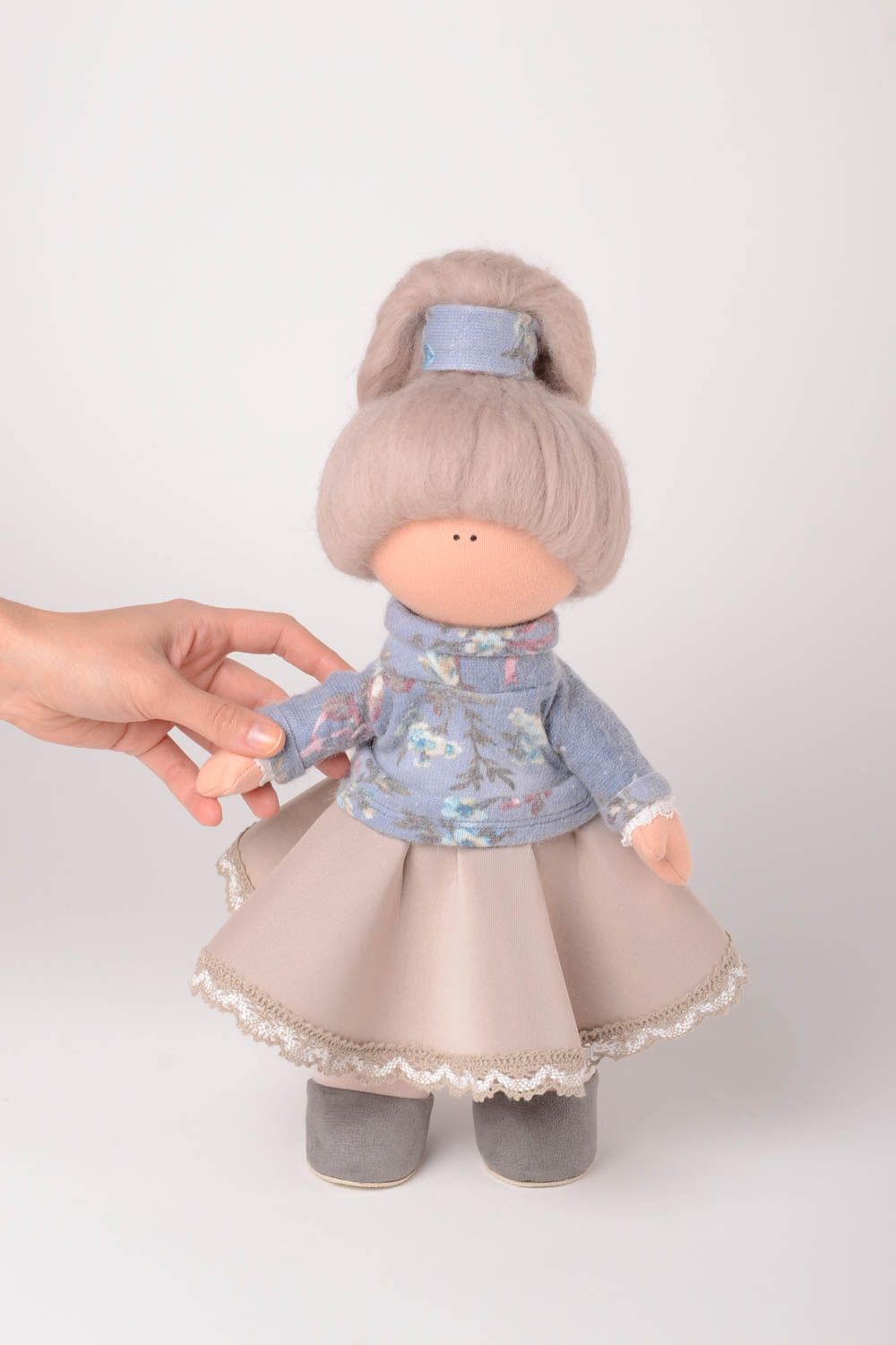 Muñeco de tela juguete artesanal peluche original chica rubia con vestido azul foto 2
