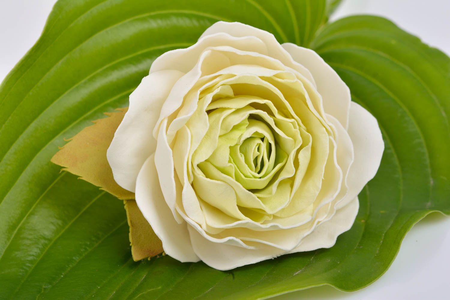 Резинка для волос с цветком розы из фоамирана большая пышная ручной работы фото 1
