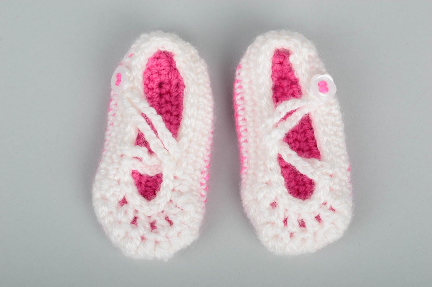 Chaussons bébé faits main Chaussures bébé au crochet blanc rose Vêtement bébé photo 1