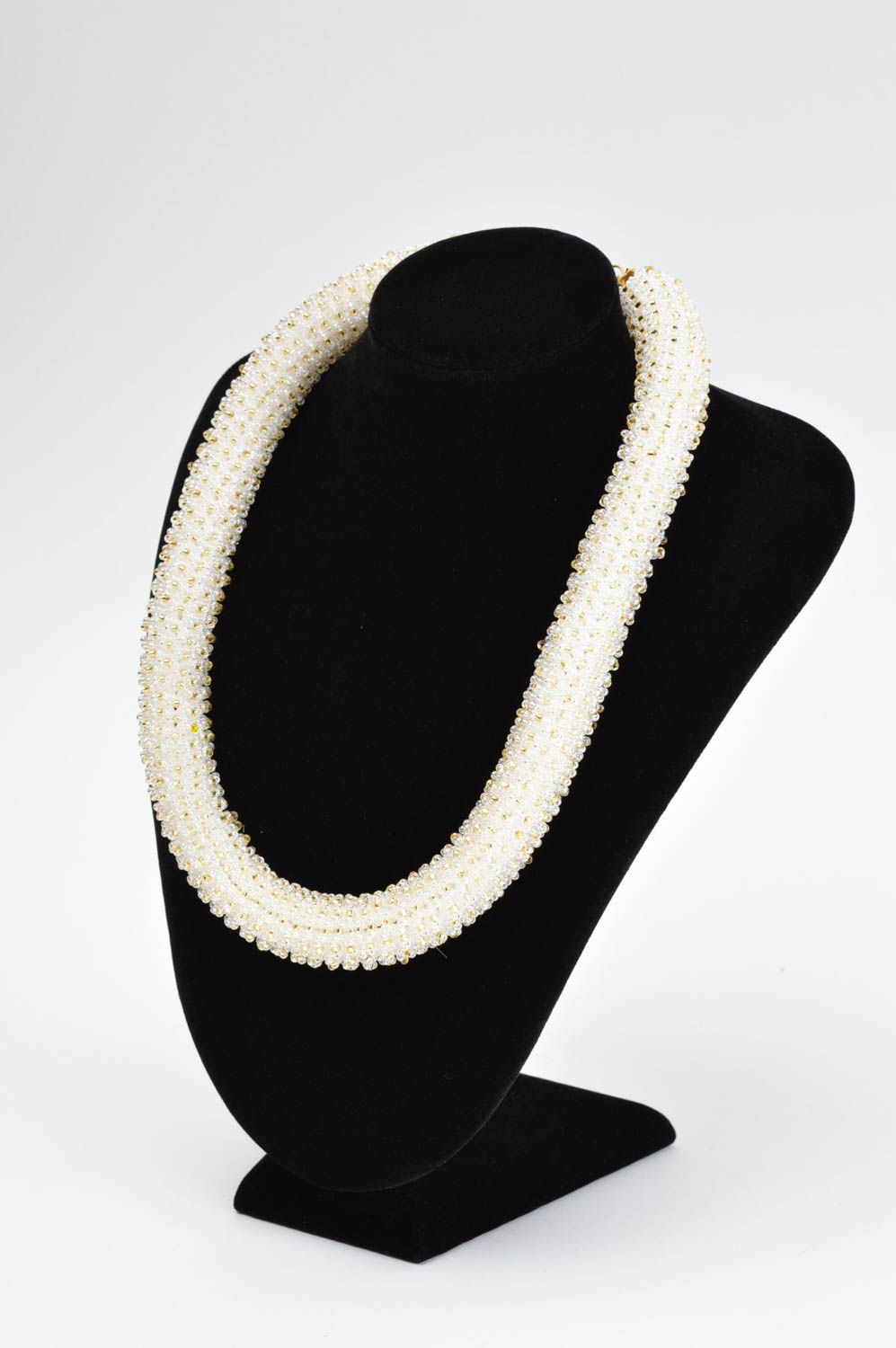 Collier spirale crochet Bijou fait main blanc Cadeau femme design festif photo 1
