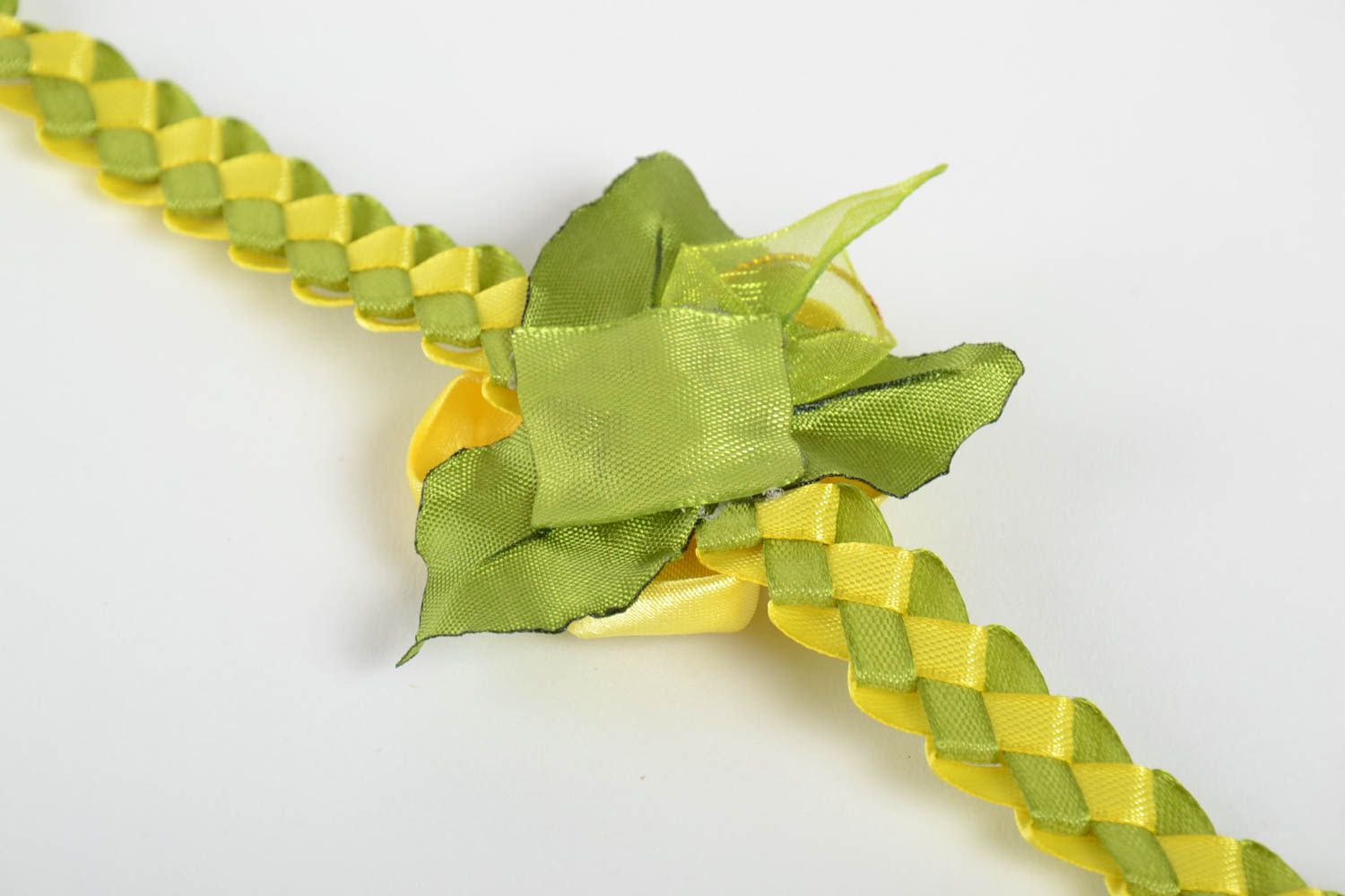 Pulsera artesanal de cintas de raso verde accesorio para mujer regalo original foto 4