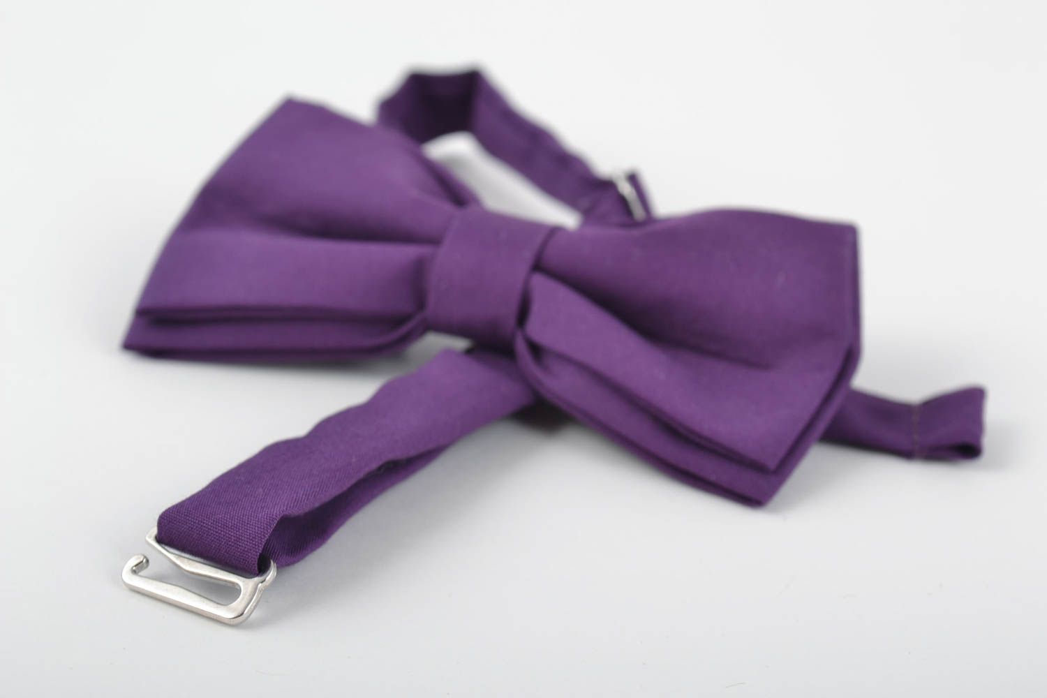 Фиолетовый галстук-бабочка из коттона ручной работы оригинальная на ремешке фото 4