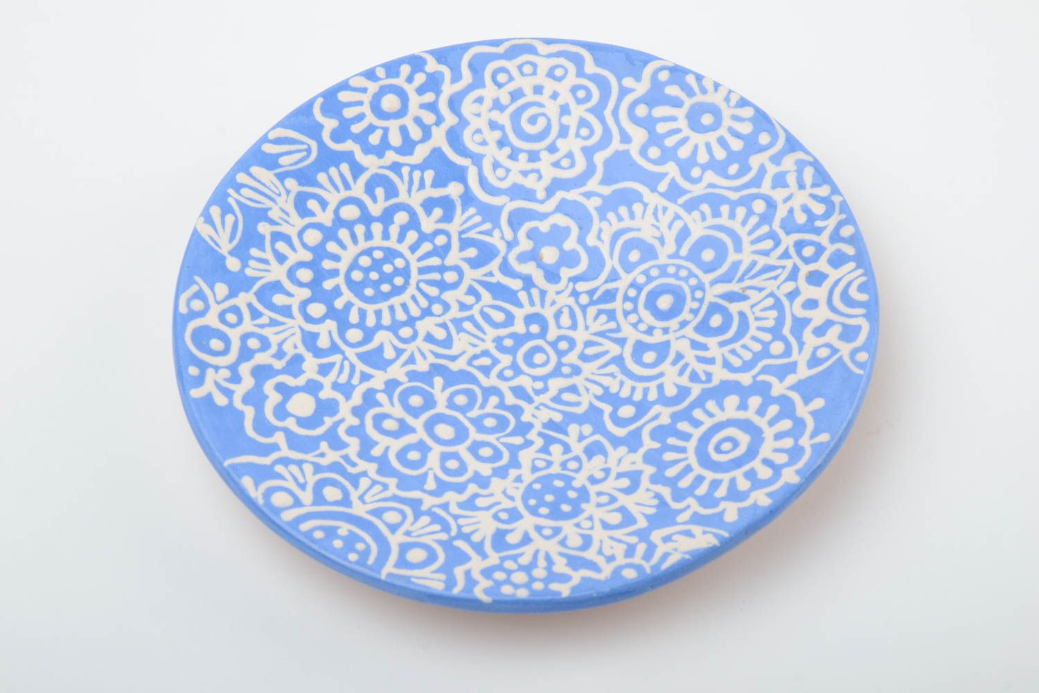 Глиняное блюдце голубое с росписью белые узоры маленькое красивое ручной работы фото 2
