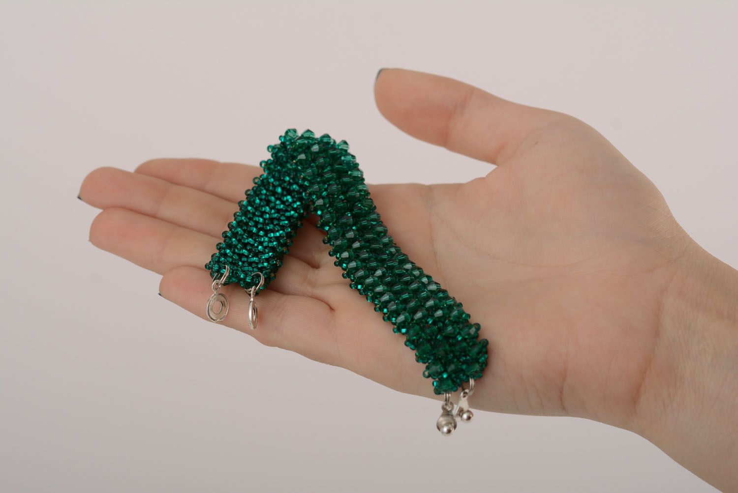 Emerald beaded bracelet photo 5