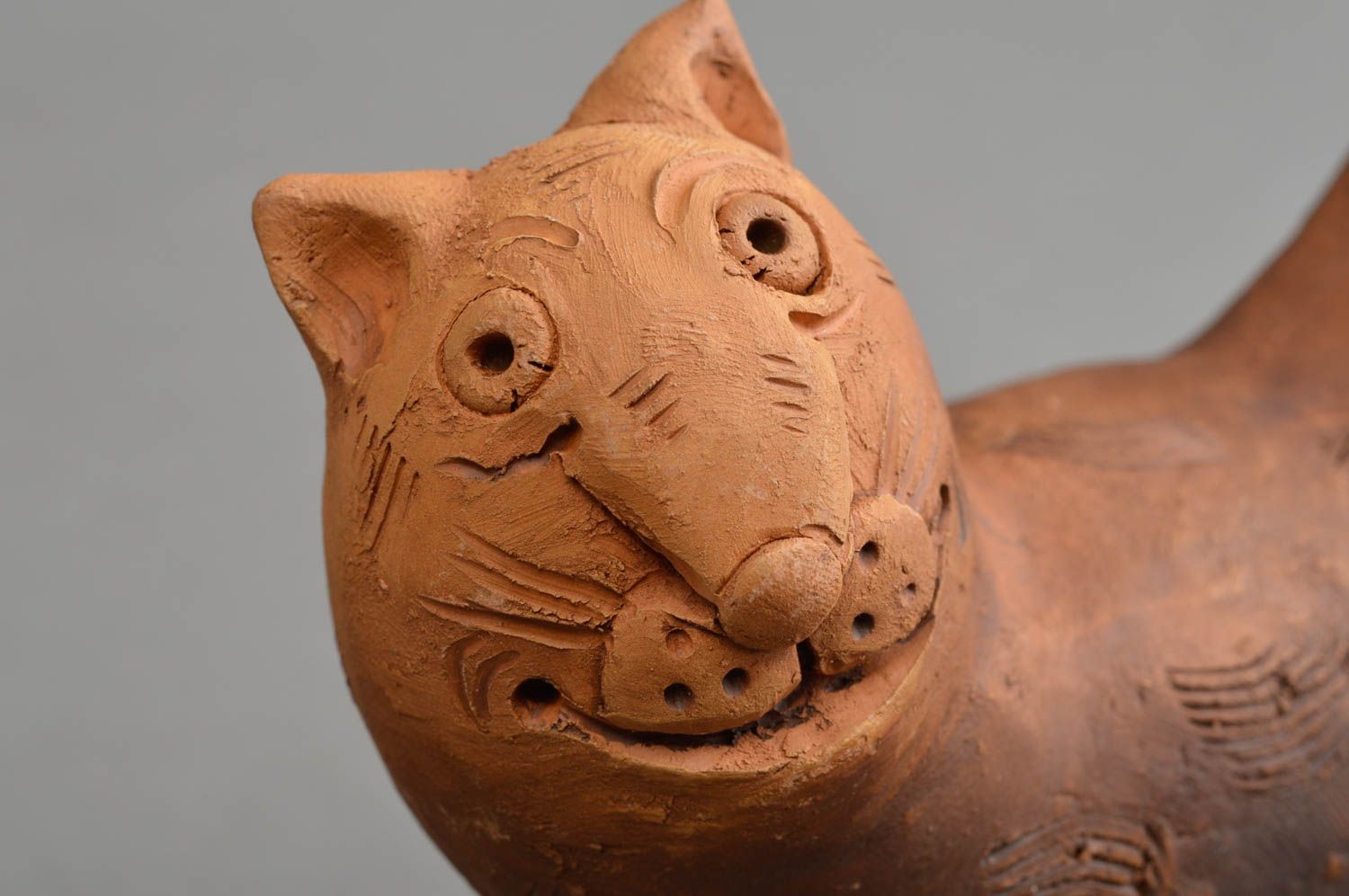 Sifflet en argile fait main original brun jouet décoratif en forme de chat photo 4