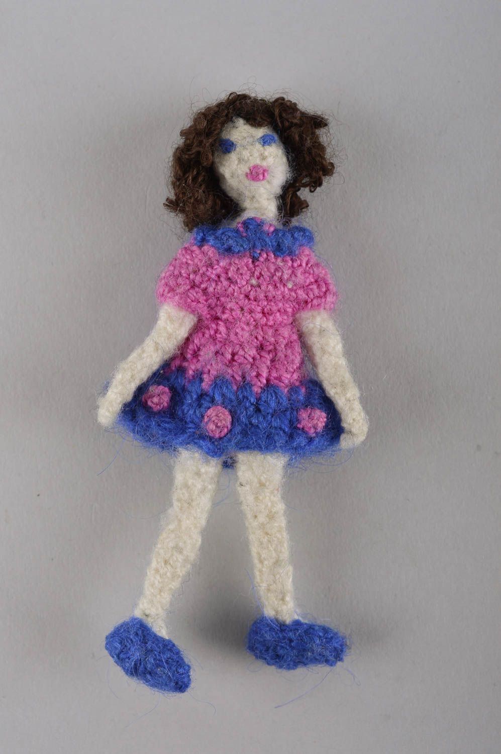 Мягкая игрушка куклы ручной работы кукла крючком интерьерная Девочка в платье фото 2