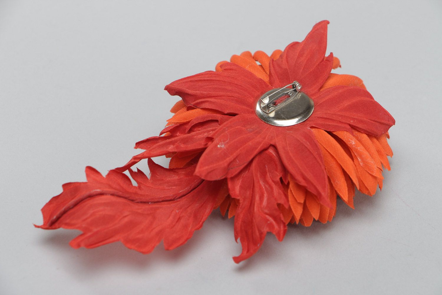 Broche grande fleur rouge de chrysanthème en tissu faite main bijou original photo 4