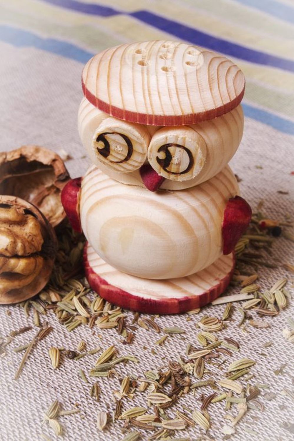 Wooden salt shaker Owl photo 1