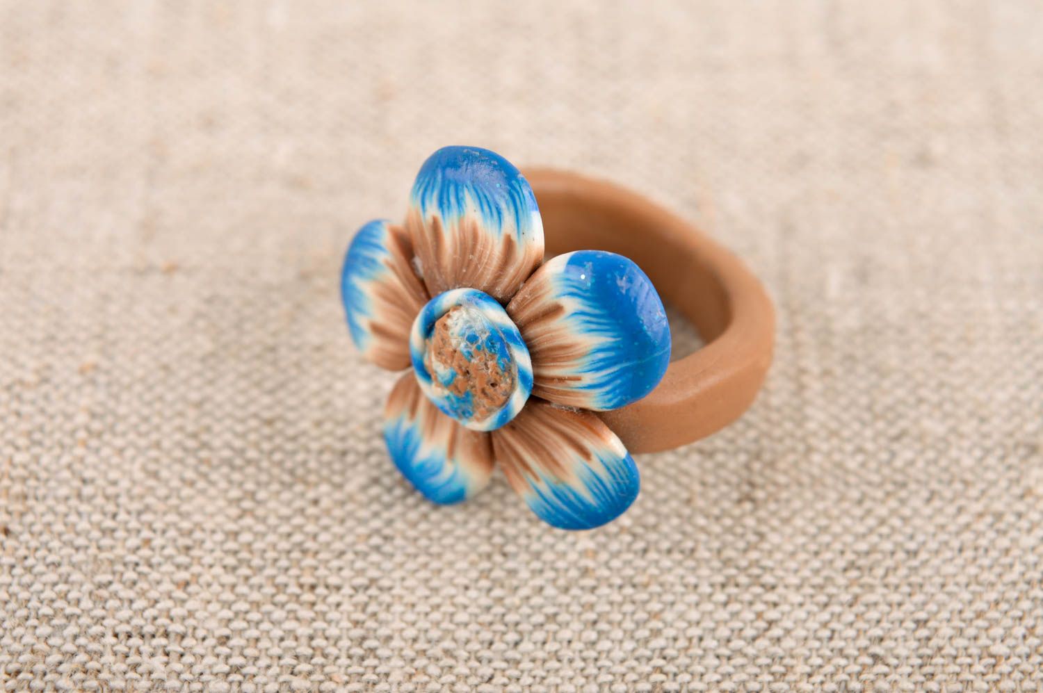 Bague fleur Bijou fait main en pâte polymère bleu-marron Petit cadeau femme photo 1