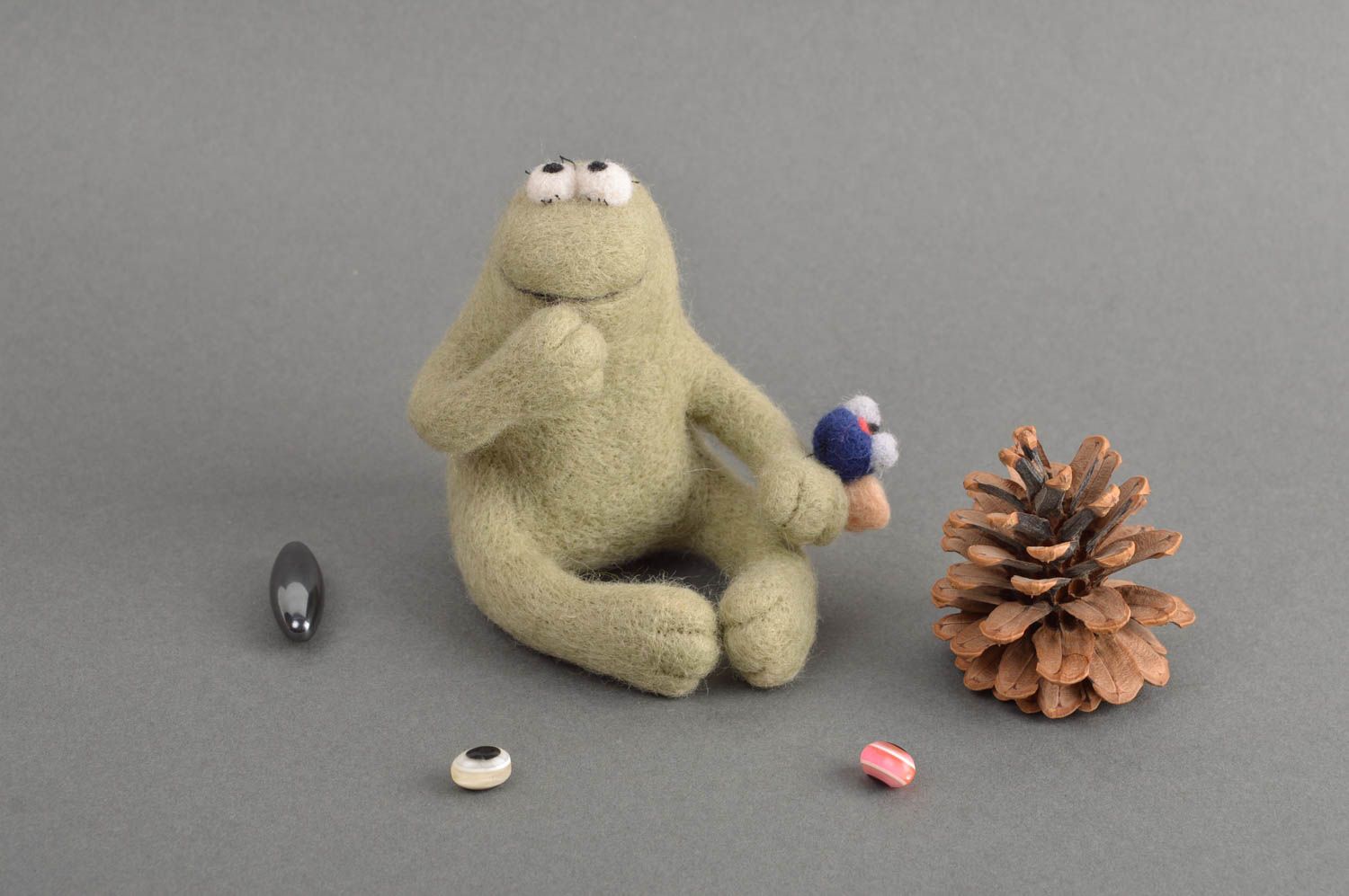 Handgefertigt gefilzte Figur Frosch Spielzeug originelles Geschenk schön foto 1