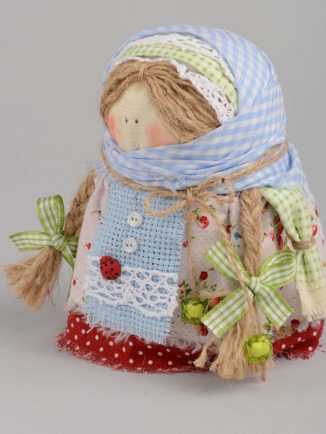 Kleine ethnische Puppe aus Textil handmade künstlerisch Schmuck für Dekor foto 3