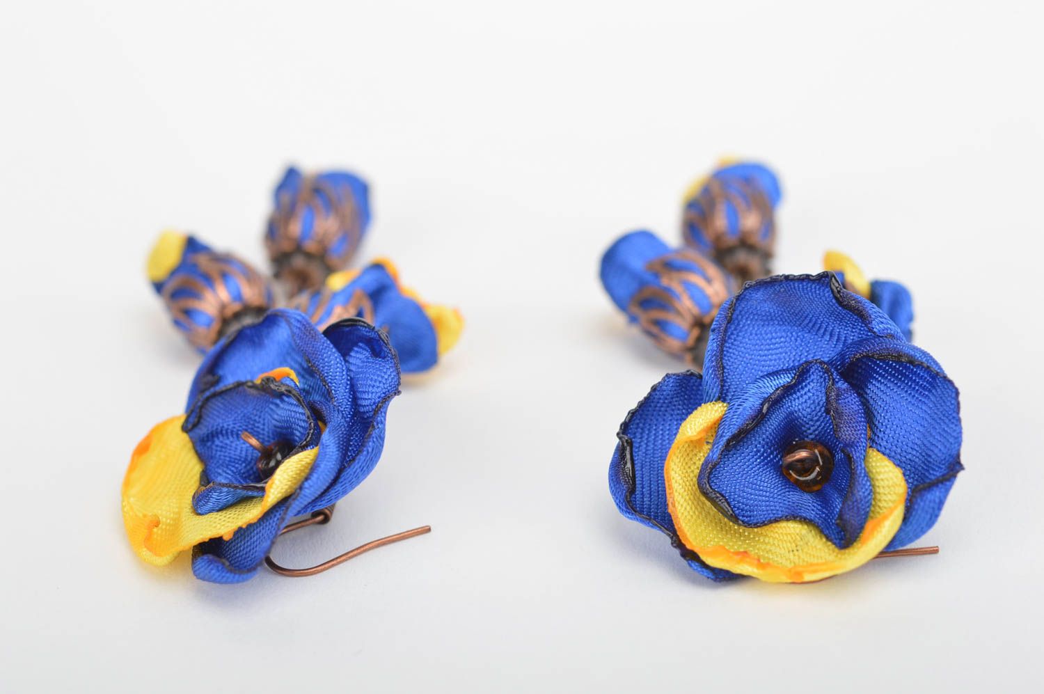 Boucles d'oreilles pendantes Bijou fait main fleurs en tissu Accessoire femme photo 5