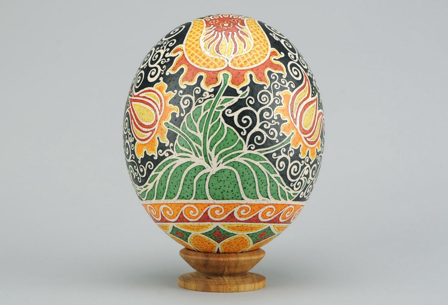 Ostrich painted egg Patterned flowers photo 2