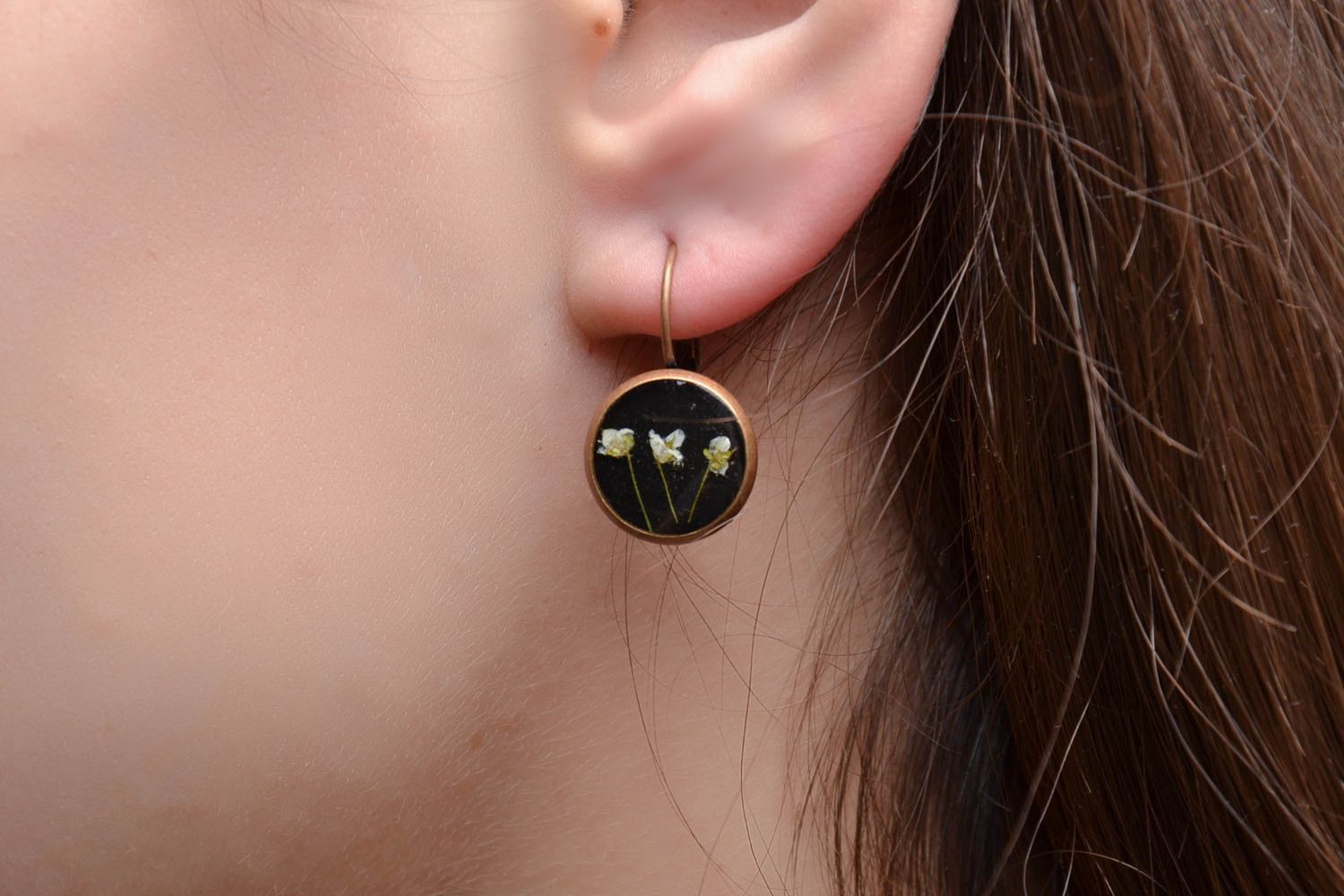 Round black earrings with natural flowers photo 2