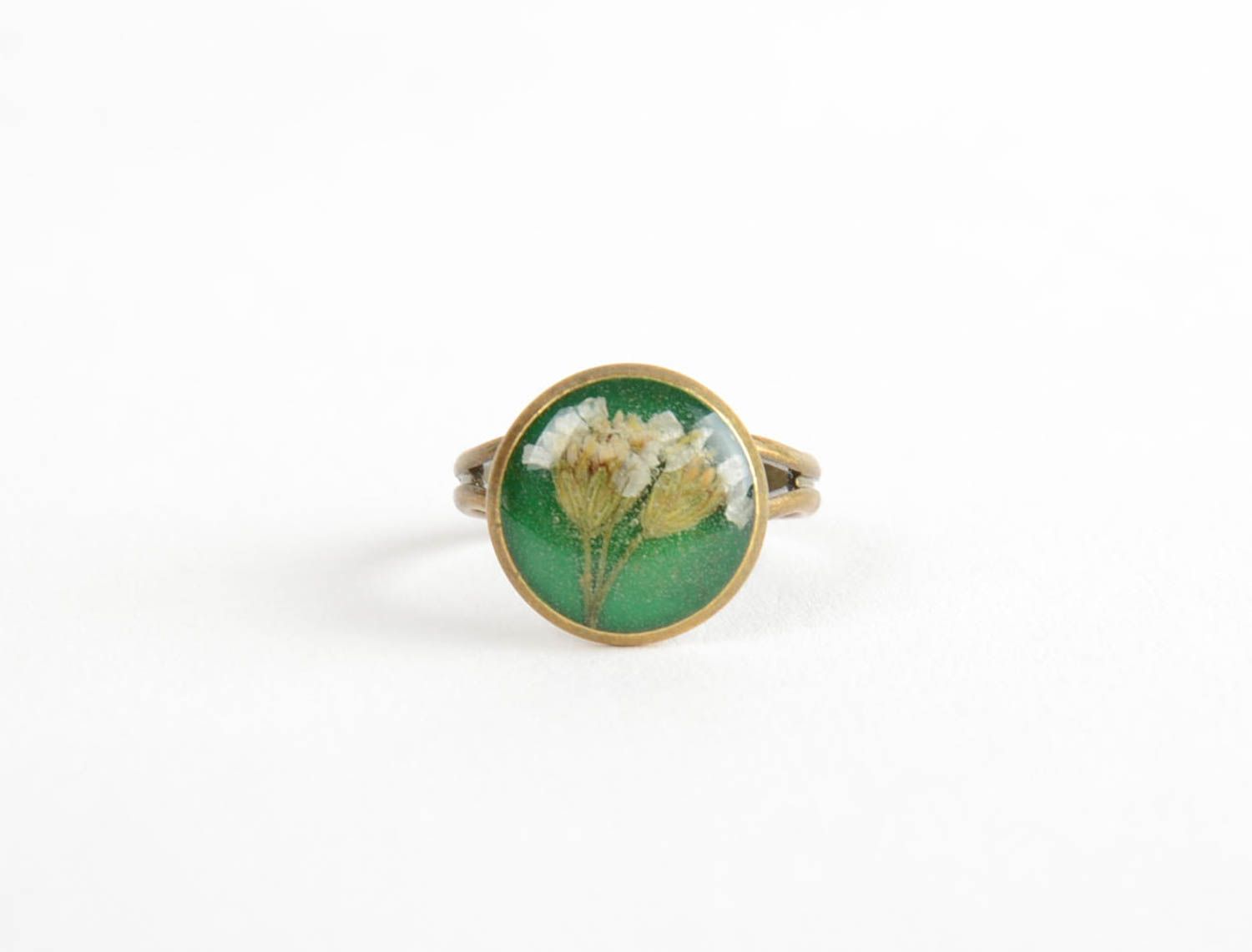 Grüner Ring mit echten Blumen im Epoxidharz stilvoll schön handmade für Damen foto 3