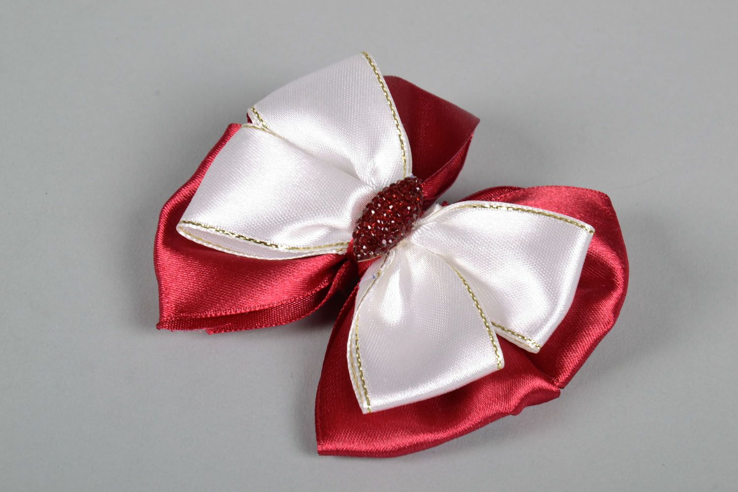 Hair clip in the shape of a bow photo 3