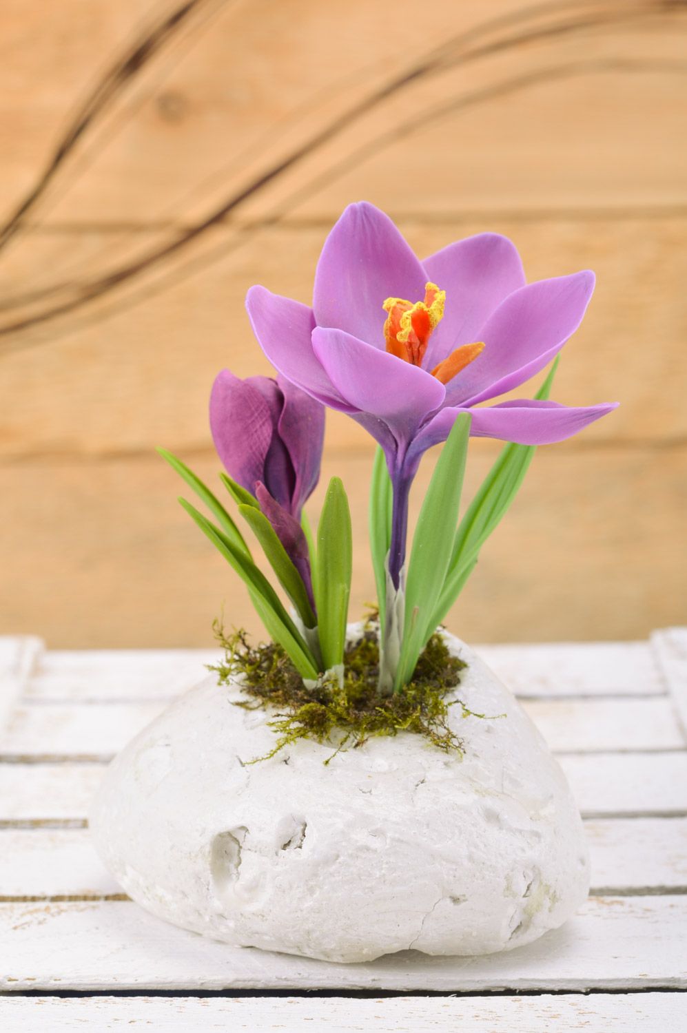 Синереневый цветок крокус из полимерной глины ручной работы для декора интерьера фото 1