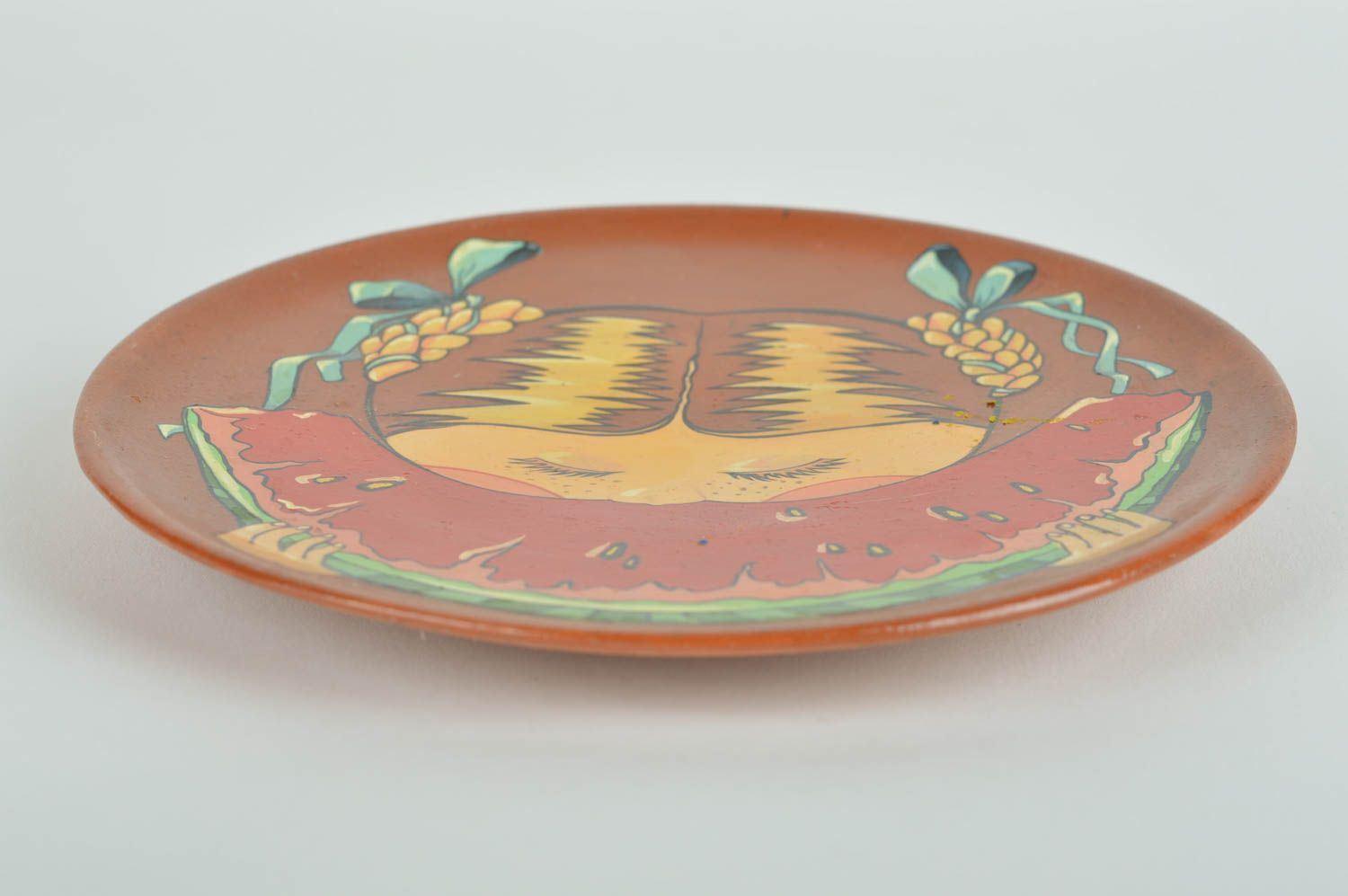 Керамическая тарелка декоративная расписанная глазурью хэнд мэйд Девочка и арбуз фото 4