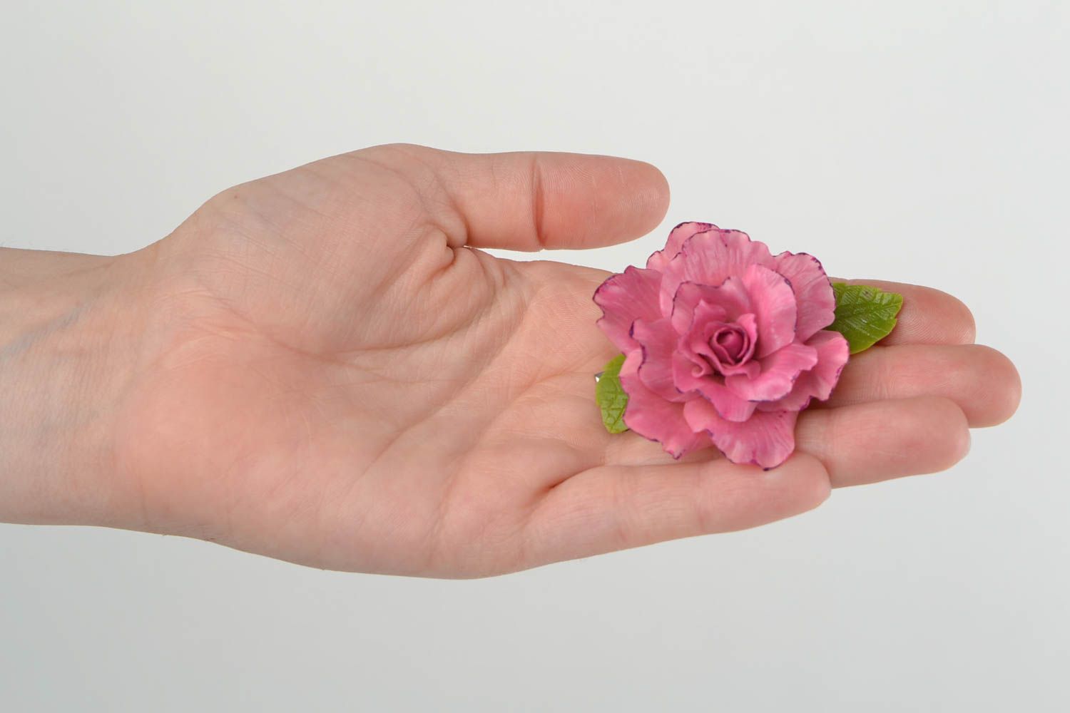 Belle pince à cheveux en porcelaine froide handmade avec fleur rose accessoire photo 2