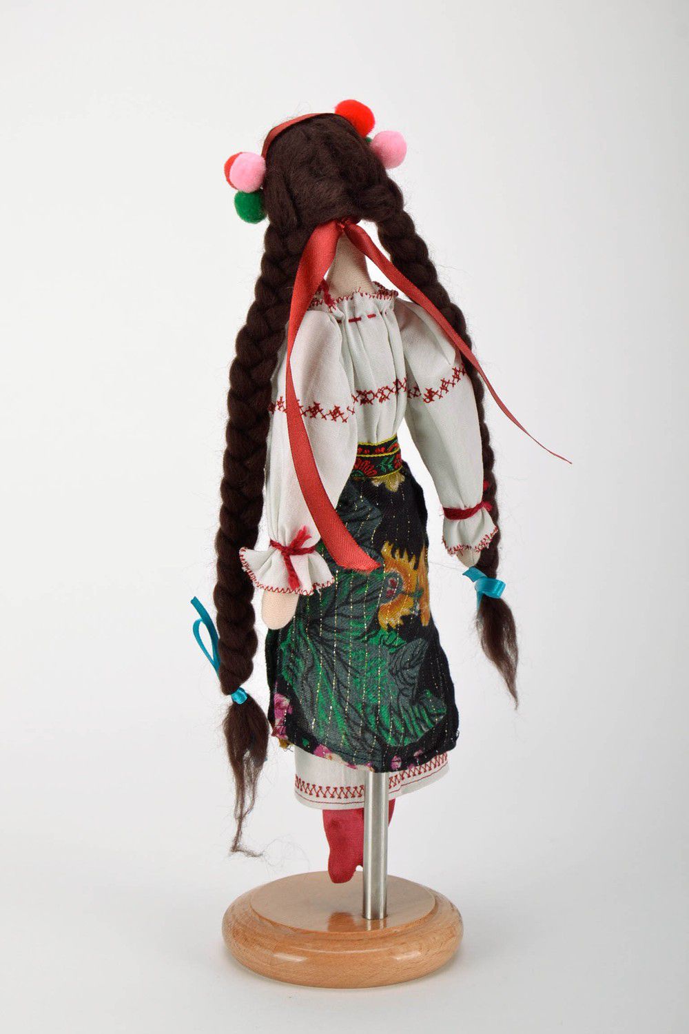 Muñeca de peluche con soporte “La ucraniana” foto 2