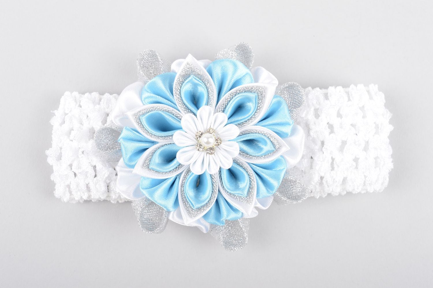 Bandeau cheveux blanc fait main avec fleur bleu clair Accessoire fille photo 3