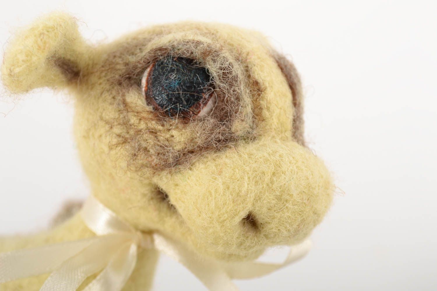 Peluche veau Jouet fait main en laine feutrée original Cadeau pour enfant photo 3