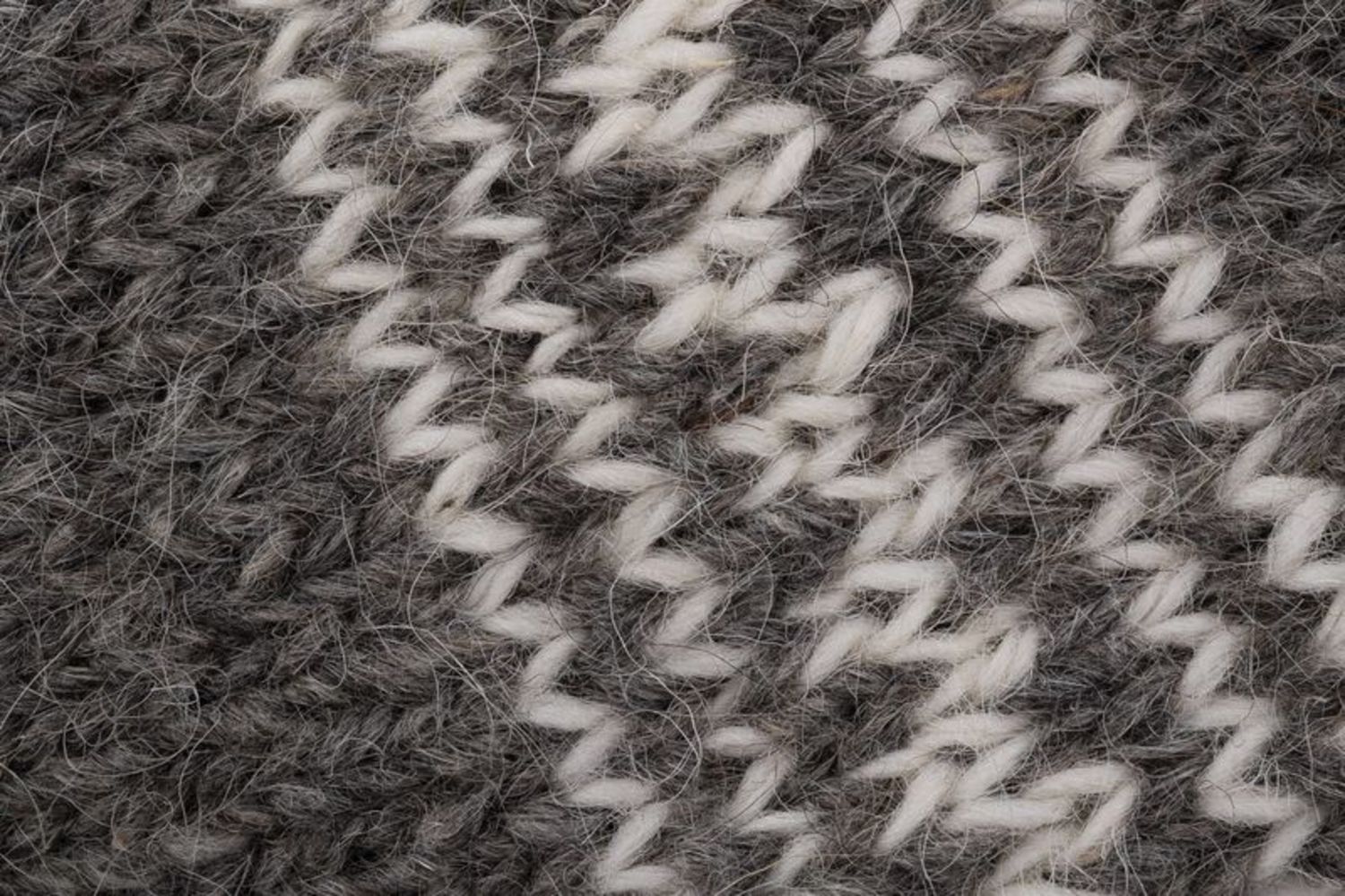 Calcetines de lana grises con ornamento blanco foto 4