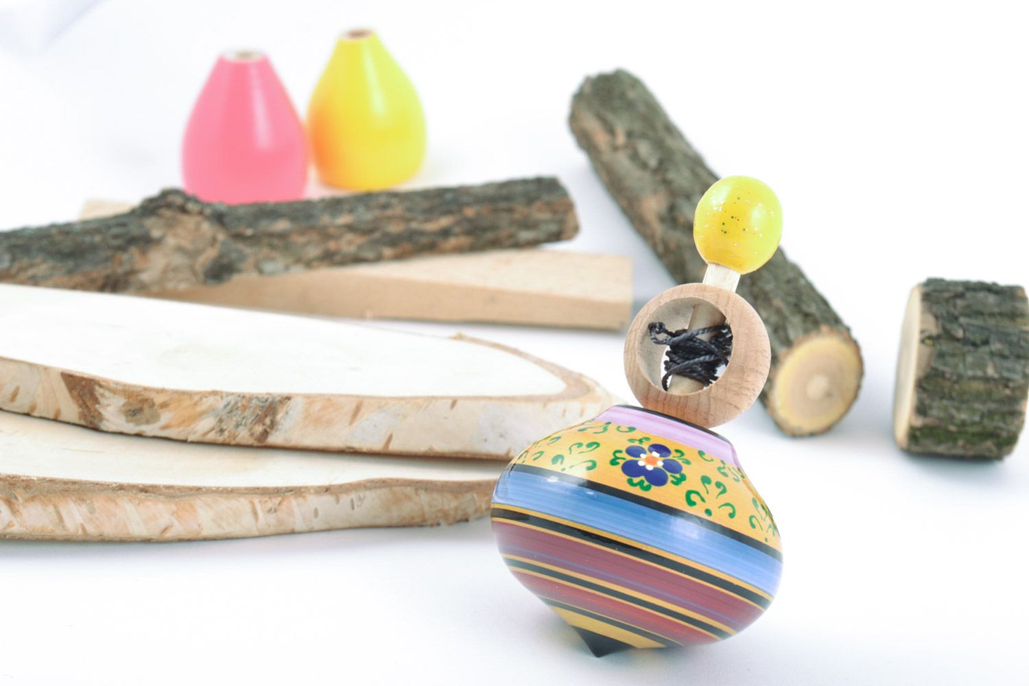Handmade Kreisel Spielzeug aus Holz mit Bemalung entwicklungsfördernd für Kinder foto 1