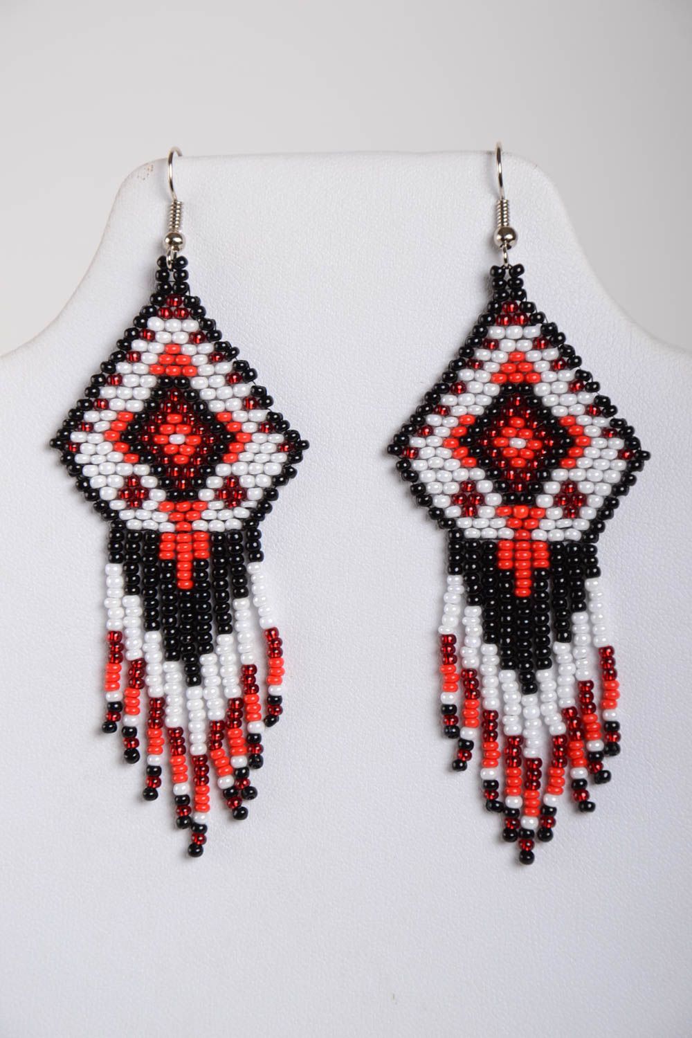 Boucles d'oreilles en perles de rocailles faites main blanc rouge noir ethniques photo 2