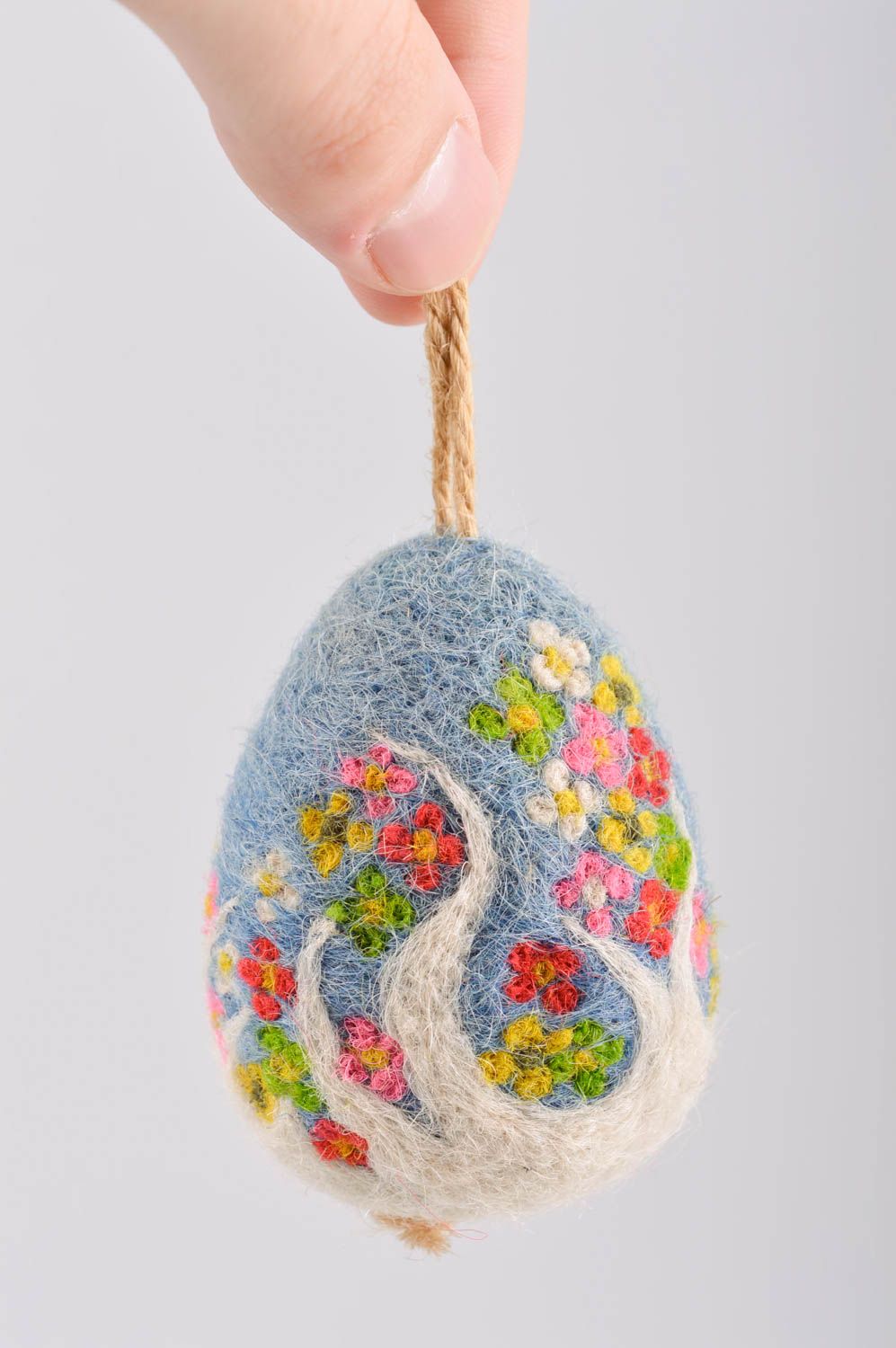 Валяная игрушка ручной работы декор на стену игрушка из шерсти яйцо с петелькой фото 5