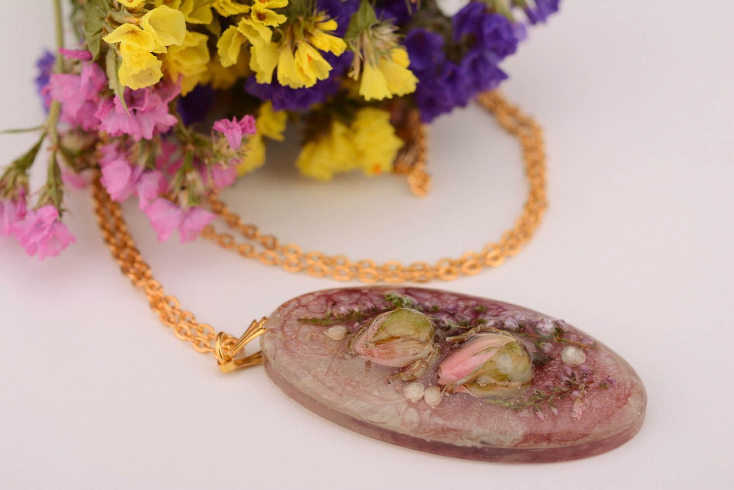 Oval pendant with chain Heather photo 1