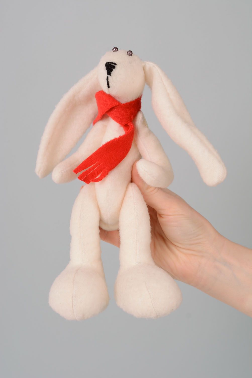 Peluche en tissu polaire Lièvre avec écharpe photo 4