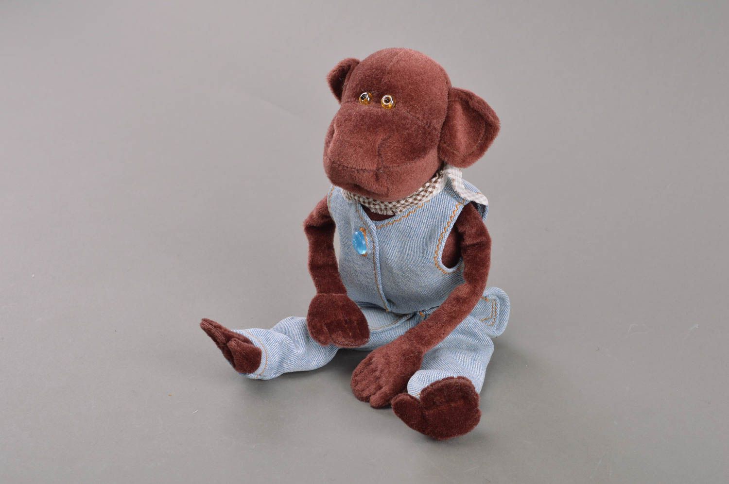 Мягкая игрушка обезьяна ручной работы из велюра и хлопка для детей и декора фото 2