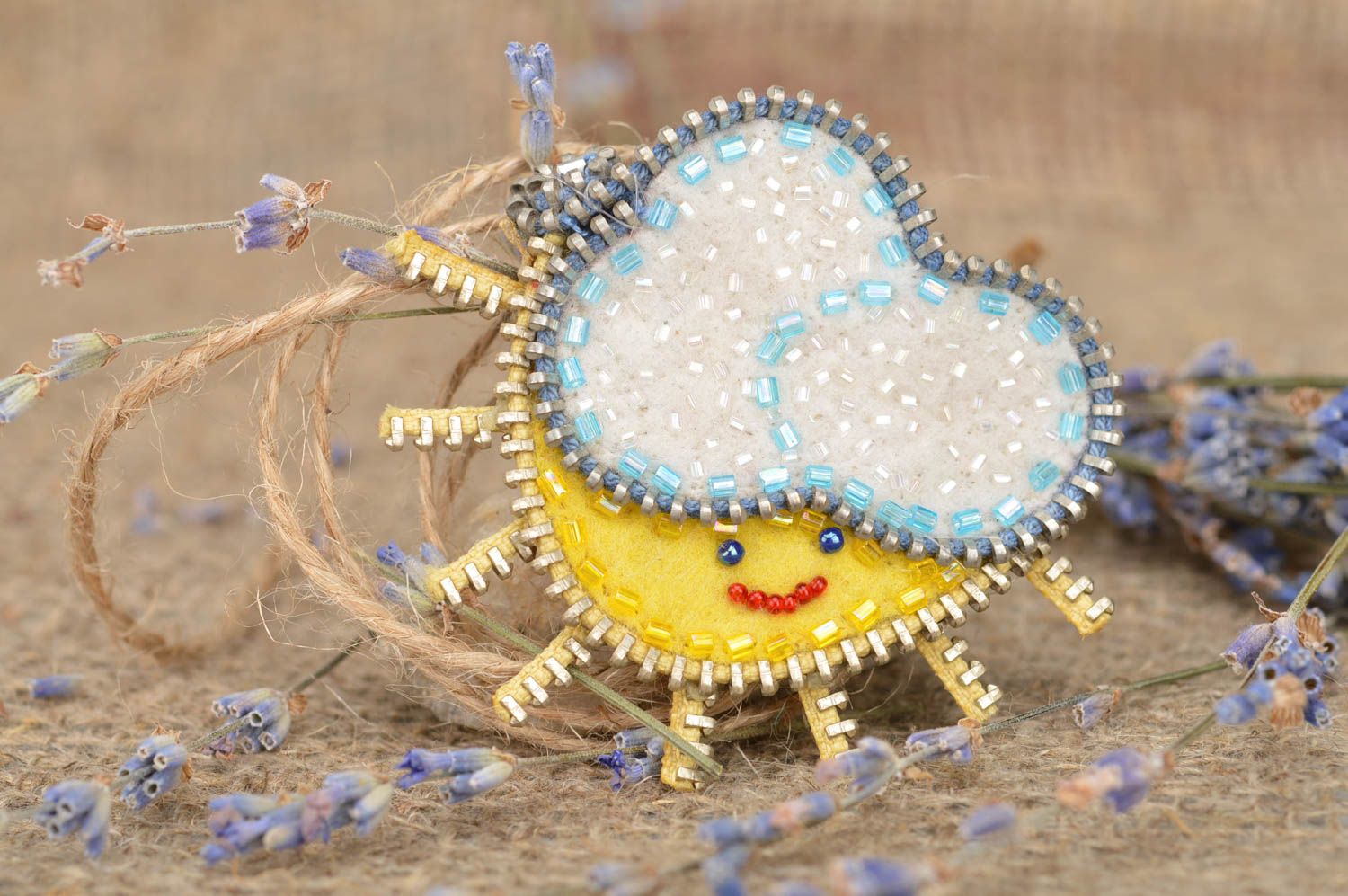 Broche hecho a mano accesorio de moda regalo para chica con forma de sol y nube foto 1