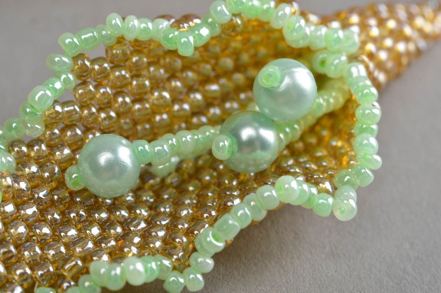 Helle handgemachte Ohrringe aus Glasperlen und Perlen für echte Lady modisch  foto 5