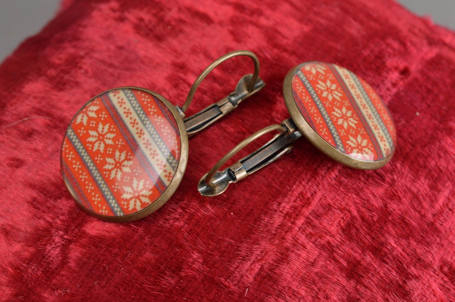 Handmade decoupage round small dangling earrings with red ethnic ornament photo 3