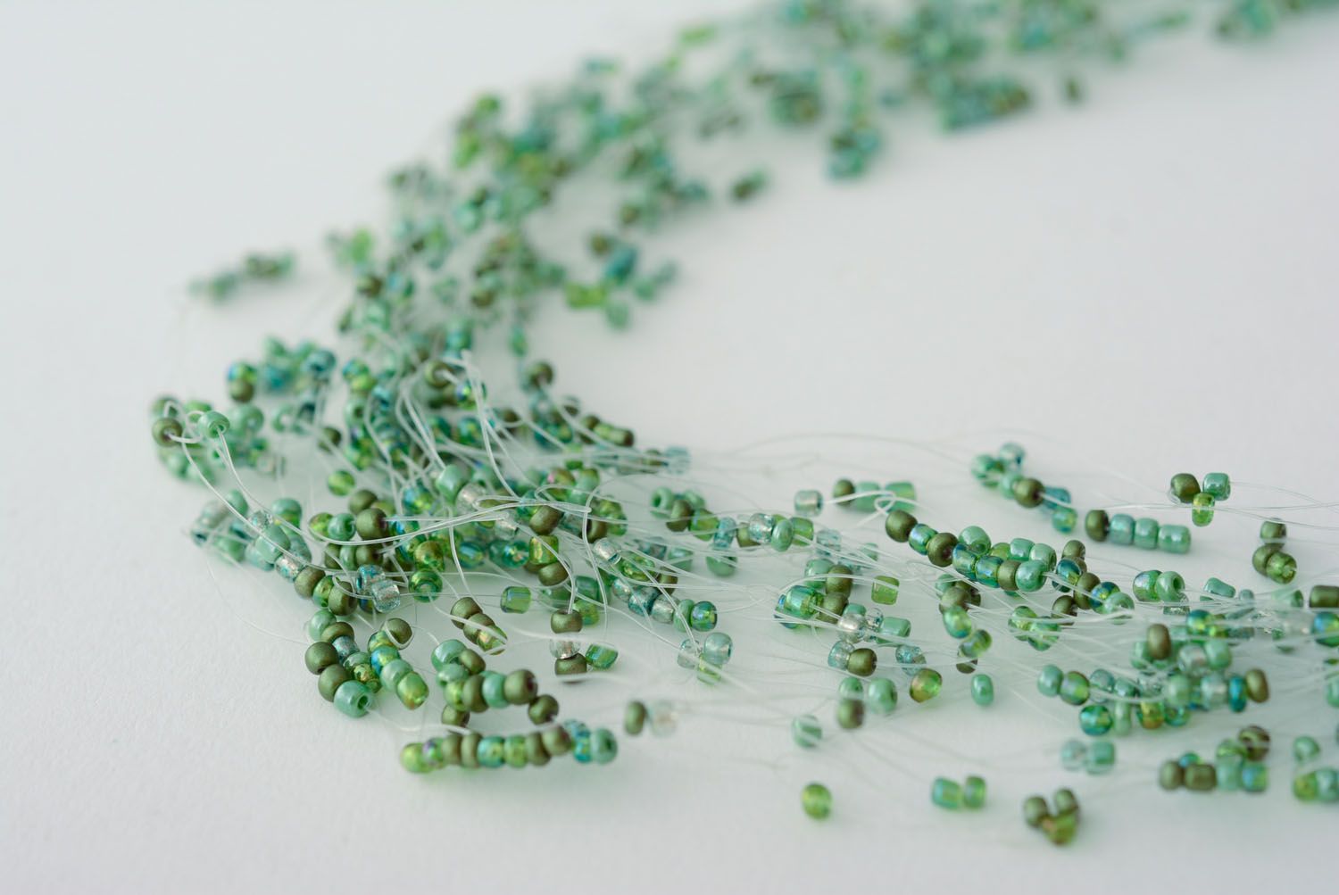 Grünes Collier aus Glasperlen foto 5