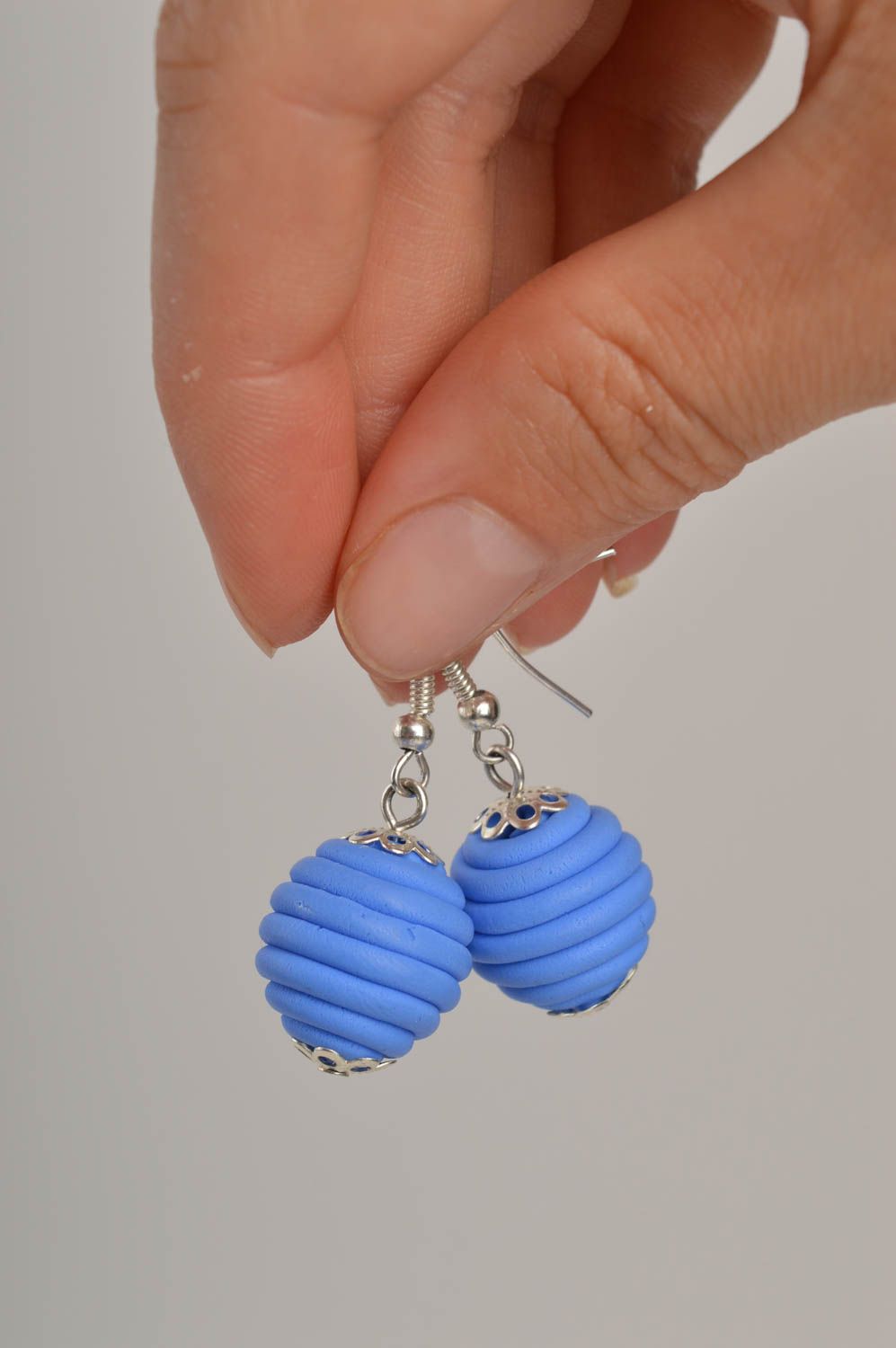 Handmade modische Ohrringe in Blau Accessoire für Frauen Designer Schmuck foto 2