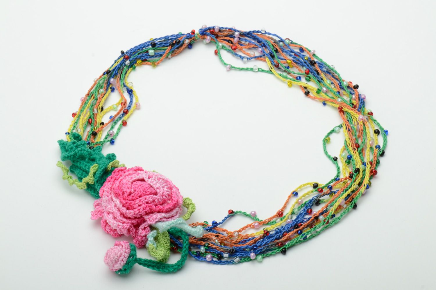 Collier tricoté en fils et perles de rocaille avec fleurs fait main pour femme photo 2
