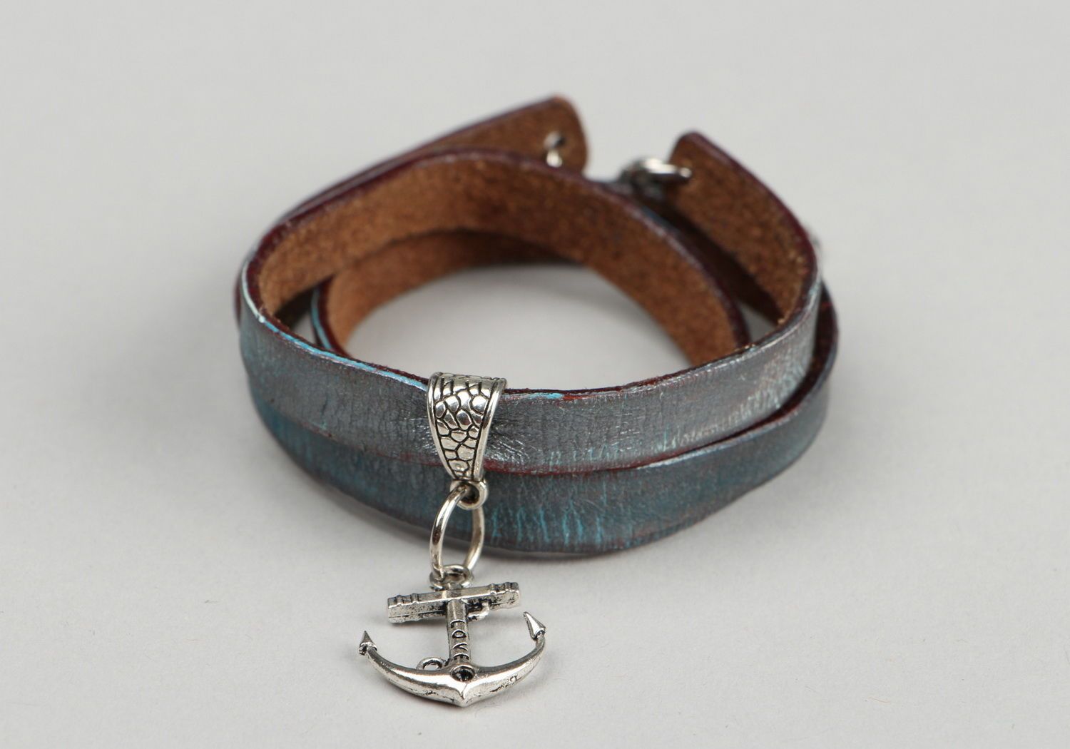 Leather bracelet on the hand in 3 turns photo 4