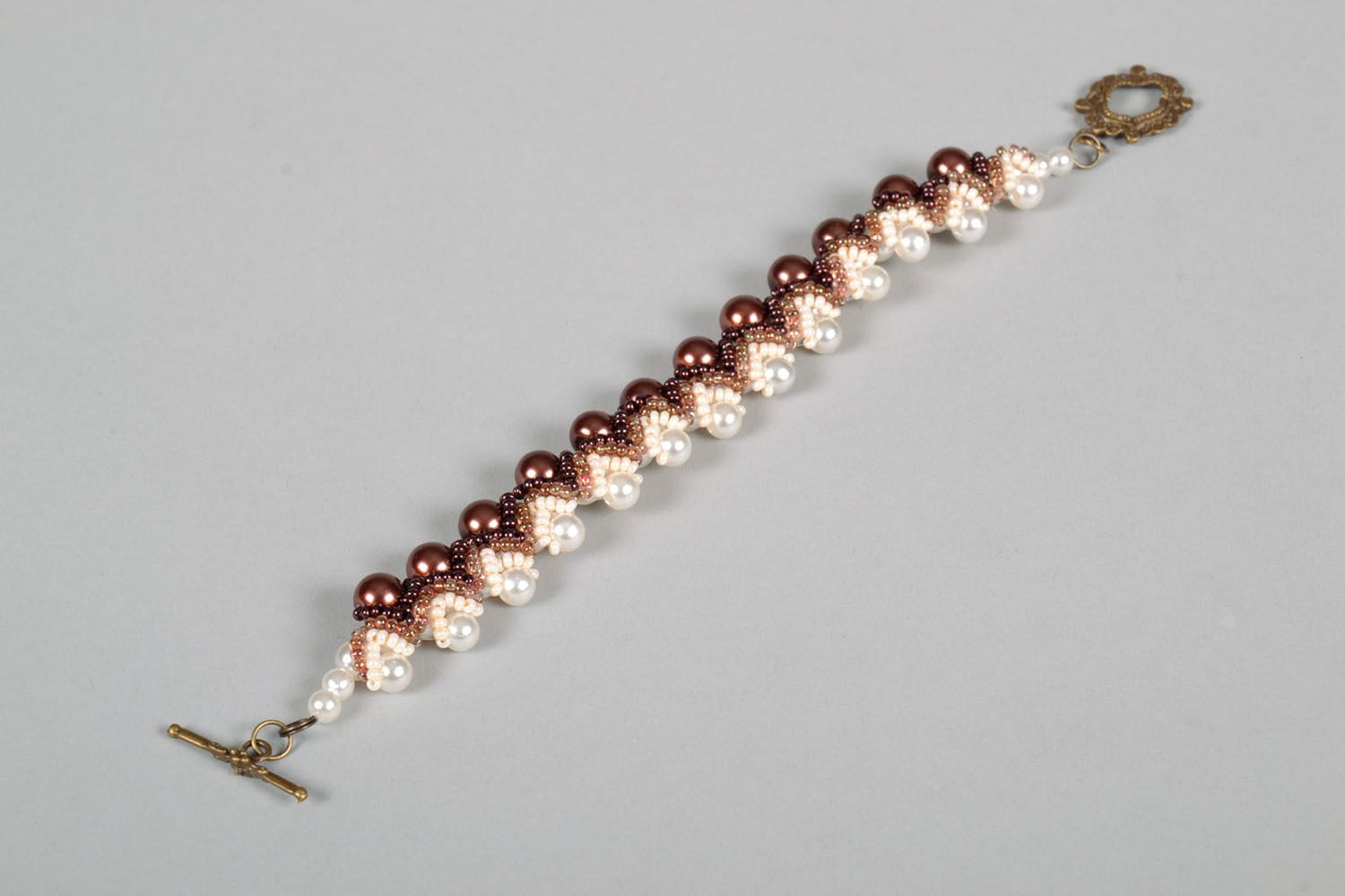 Bracelet with artificial pearls photo 4